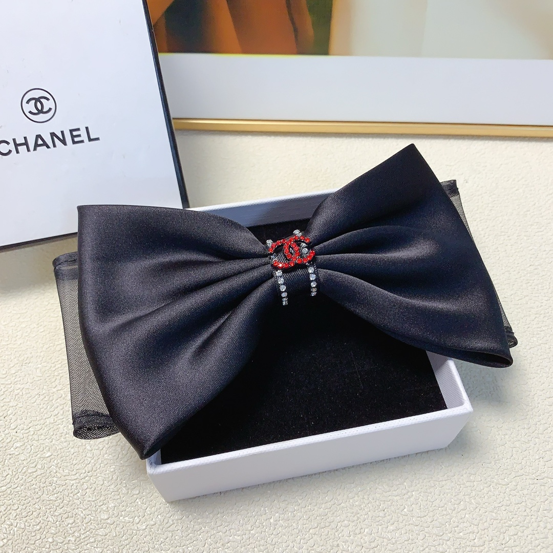 NO:279246,CHANEL Xiaoxiang CHANEL hairpin, genya satin bow hairpin spring clip, three-dimensional style, fashionable and versatile, must-apple for little fairy, recommended style for closed eyes (single) hair accessories, hairpins, chanel, silk fabric, hairpins19860909CHANEL小香 CHANEL发夹 欧根纱绸缎蝴蝶结发夹弹簧夹 版型立体气质时尚百搭小仙女必入单品 闭眼入推荐款（单个）发饰,发夹,chanel,silk fabric,hairpins,accessory
