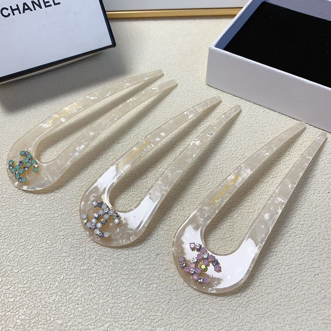 NO:279252,Chanel Xiaoxiang Chanel Hairpins Acetic Acid Logo Hair Hair Hair Temperament Versatile Daily Exquisite Small items Little Fairy Must-in-One Treasure Style Recommended Style Closed Eyes (Single Hairband Box) Hair Picks, Hairpins19860909chanel小香 chanel发夹 醋酸logo发钗气质百搭日常精致小单品小仙女必入单品 宝藏款 闭眼入推荐款（单个配发箍盒）发饰,发夹,chanel,hairpins,accessory