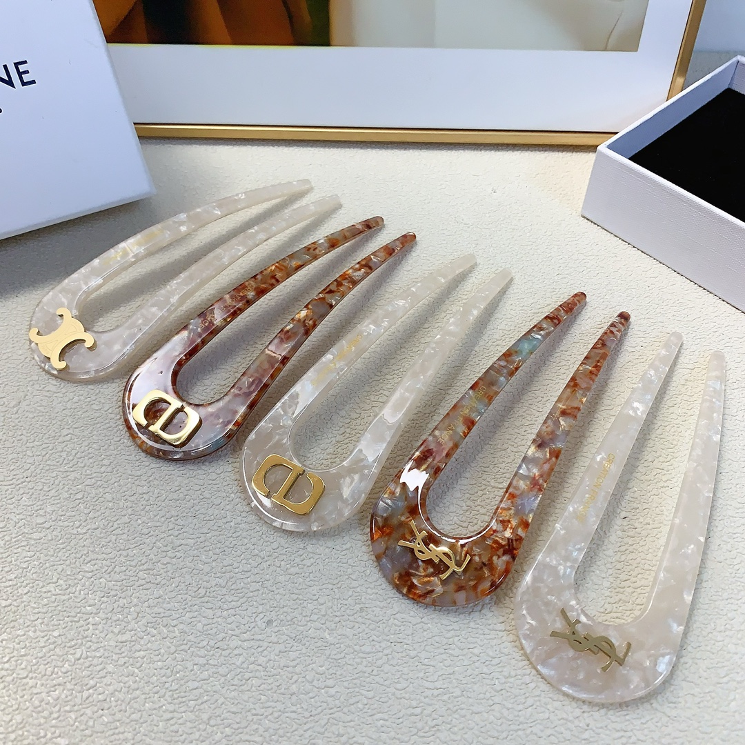 NO:279253,YSL Saint Laurent Dior celine titanium acetate steel logo hairpin temperament versatile daily exquisite small items must-in for the little fairy Treasure model closed eyes recommended (single with hairband box) hair accessories, hairpins, celine, celine, dior, dior, saint laurent, saint laurent, hairpins19860909YSL圣罗兰 Dior迪奥 celine赛琳 醋酸钛钢logo发钗气质百搭日常精致小单品小仙女必入单品 宝藏款 闭眼入推荐款（单个配发箍盒）发饰,发夹,celine,celine,dior,dior,saint laurent,saint laurent,hairpins,accessory