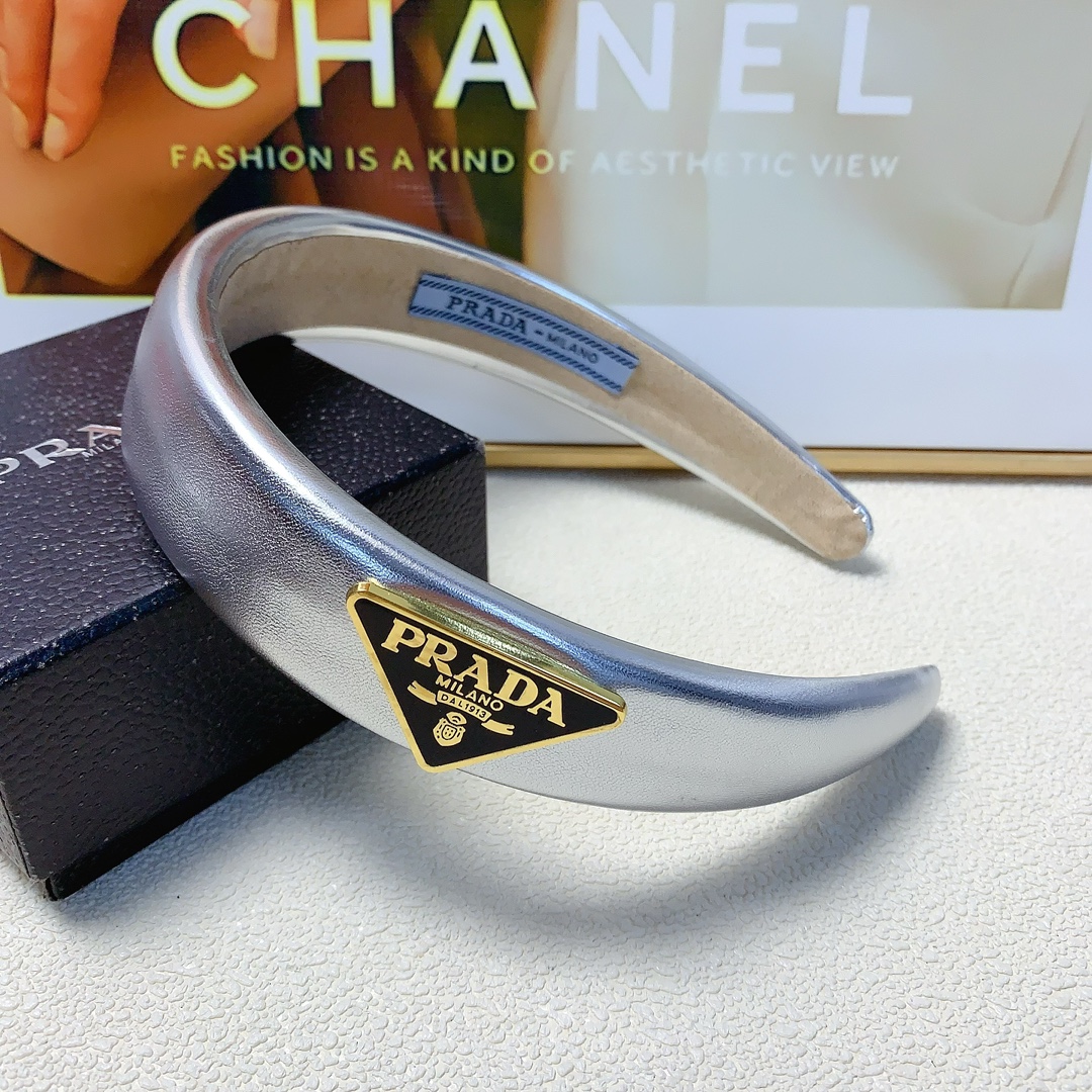 NO:300397,45 rada rada headband Triangle △ logo headband Temperament versatile little fairy must-have item Treasure model Close eyes recommended (single) hairpins, hairpins, prada, prada, hairpins1986090945 rada普拉达 rada发箍 三角△logo发箍 气质百搭小仙女必入单品 宝藏款 闭眼入推荐款（单个）发夹,发夹,prada,prada,hairpins,accessory