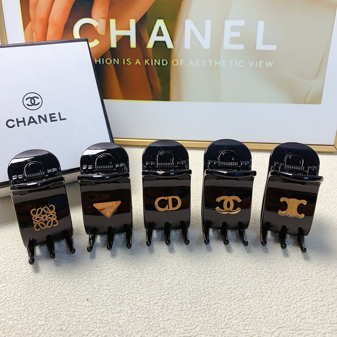 NO:279258,Ponytail clip collection Chanel Xiaoxiang Prada loewe Dior celine Celine Acrylic titanium steel logo ponytail clip bun clip Korean version small edge clip Exquisite little fairy must-in item Treasure model Close eyes recommended (single) hair accessories, hair clips, celine, celine, chanel, dior, loewe, loewe, prada, prada, hairpins19860909马尾夹集合 chanel小香 Prada普拉达 loewe罗意威 Dior迪奥 celine赛琳 亚克力钛钢logo马尾夹 丸子头夹 韩版小边夹 抓夹精致小仙女必入单品 宝藏款 闭眼入推荐款（单个）发饰,发夹,celine,celine,chanel,dior,dior,loewe,loewe,prada,prada,hairpins,accessory