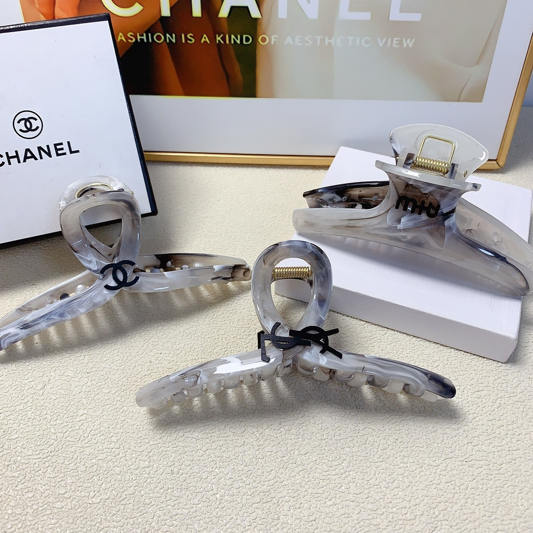 NO:279287,YSL Saint Laurent Chanel Xiaoxiang Miumiu New logo clip, versatile temperament, daily exquisite items, must-have items for fairies, treasure style, recommended style for closed eyes (single with hairband box) hair accessories, hairpins, chanel, miumiu, saint laurent, saint laurent, hairpins19860909YSL圣罗兰 chanel小香 miumiu缪缪 新款logo抓夹 气质百搭 日常精致小单品 小仙女必入单品 宝藏款 闭眼入推荐款（单个配发箍盒）发饰,发夹,chanel,miumiu,saint laurent,saint laurent,hairpins,accessory