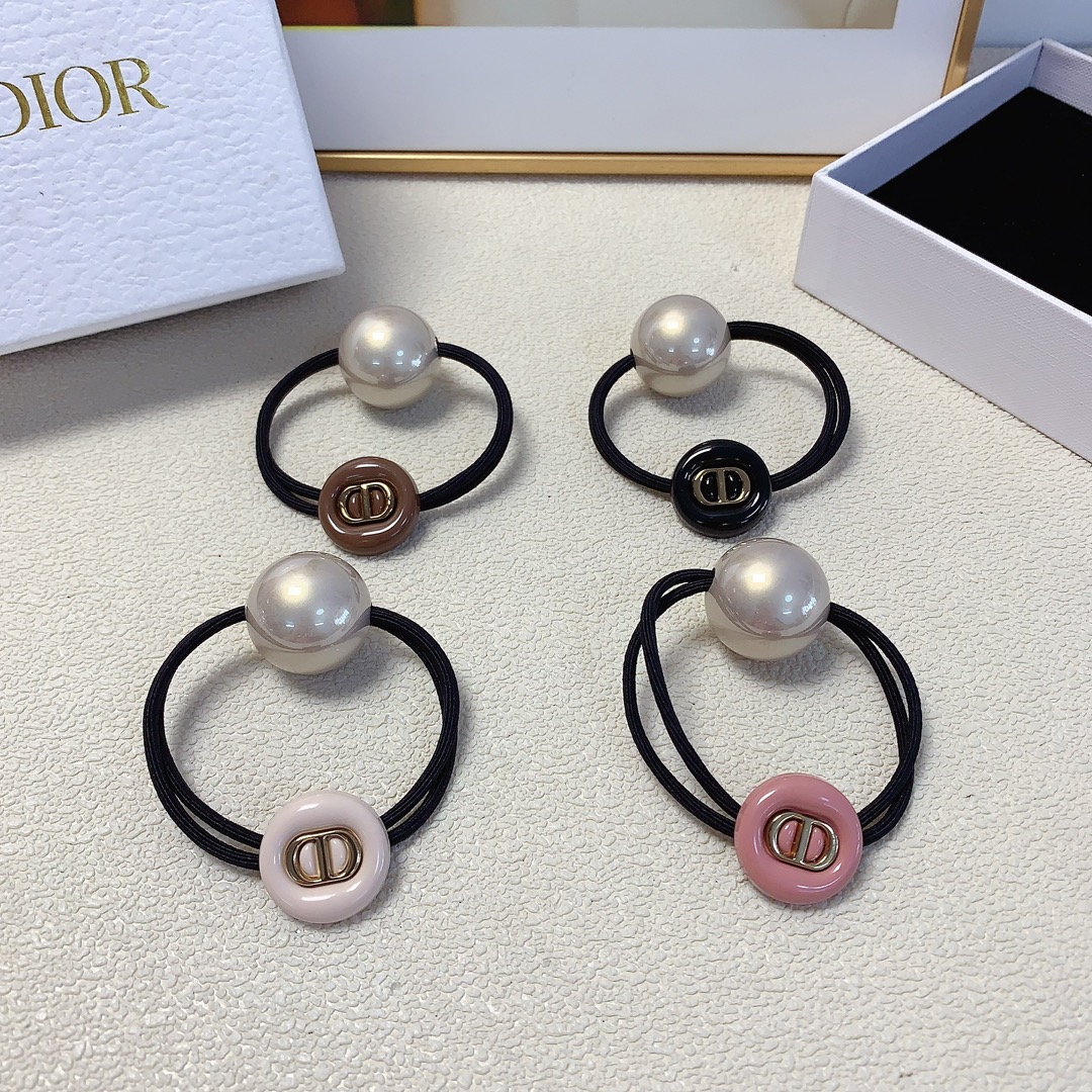 NO:279299,Dior Dior rubber band Pearl logo rubber band hair ring ~ Temperament versatile little fairy must-have item Treasure style Close eyes recommended (single) hair accessories, hairpins, dior, dior, hairpins19860909Dior迪奥 Dior皮筋 珍珠logo皮筋发圈 ～气质百搭小仙女必入单品 宝藏款 闭眼入推荐款（单个）发饰,发夹,dior,dior,hairpins,accessory