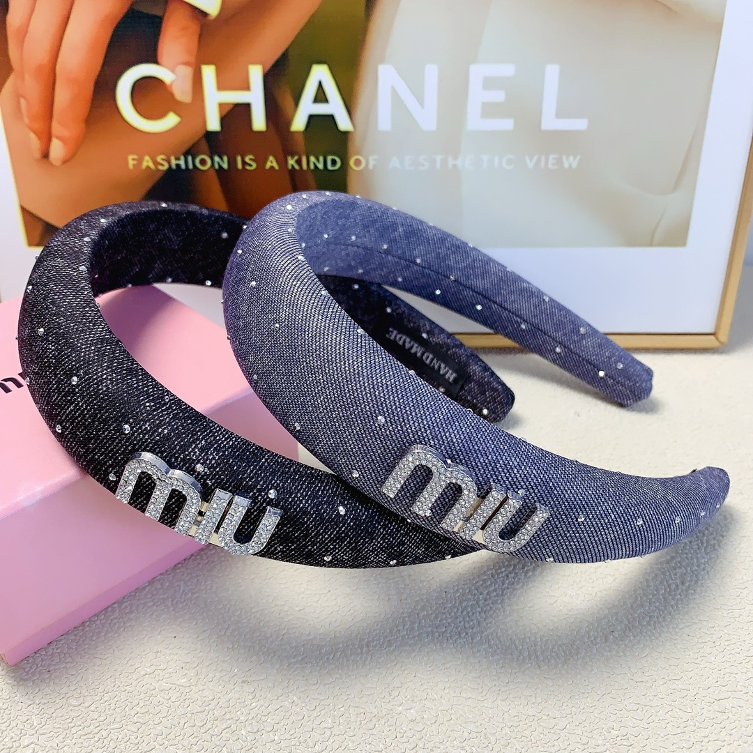 NO:279470,Miumiu Miumiu hairband, starry denim diamond-set logo, light luxury style hairband, daily exquisite items, versatile and versatile little fairy must-have items, full of celebrity style~treasure style, closed eyes and recommended style (single) hair accessories, hairpins, miumiu, hairpins19860909miumiu缪缪 miumiu发箍 满天星牛仔布镶钻logo轻奢风发箍 日常精致小单品 气质百搭小仙女必入单品 名媛风十足～宝藏款 闭眼入推荐款（单个）发饰,发夹,miumiu,hairpins,accessory