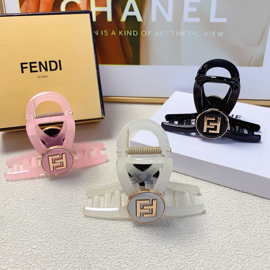 NO:279508,Fendi Fendi Hairpins New logo clips Temperament versatile daily exquisite items Little fairy must-have items Treasure style Close eyes recommended (single) hair accessories, hairpins, fendi, fendi, fendi, hairpins19860909Fendi芬迪 Fendi发夹 新款logo抓夹 气质百搭 日常精致小单品 小仙女必入单品 宝藏款 闭眼入推荐款（单个）发饰,发夹,fendi,fendi,hairpins,accessory