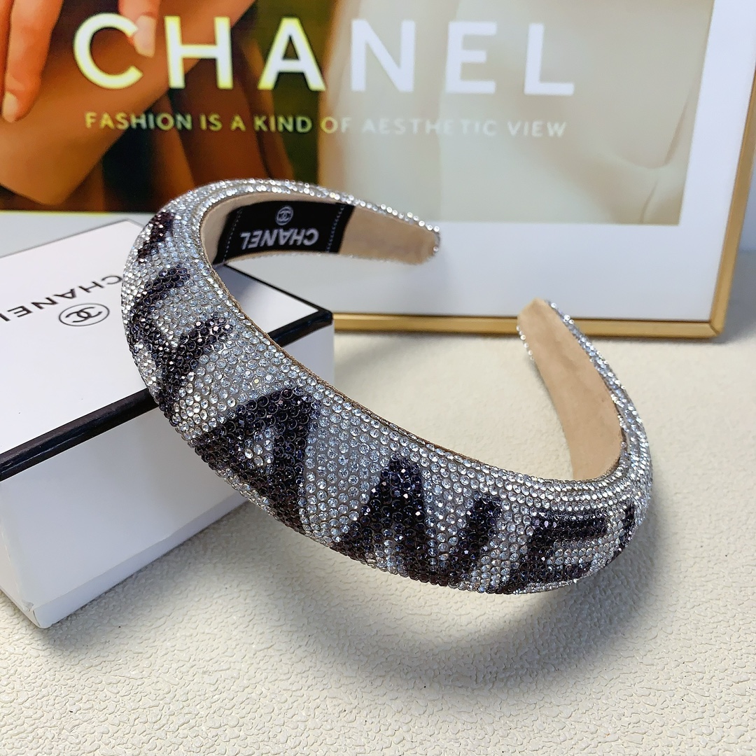 NO:279759,Chanel Xiaoxiang Chanel hairband Full diamond logo light luxury style hairband Daily exquisite items All-match temperament and versatile little fairy must-have items Full of celebrity style ~ Treasure style Recommended style closed eyes (single hair accessories, hairpins, chanel, hairpins19860909chanel小香 chanel发箍 满钻logo轻奢风发箍 日常精致小单品 气质百搭小仙女必入单品 名媛风十足～宝藏款 闭眼入推荐款（单个发饰,发夹,chanel,hairpins,accessory