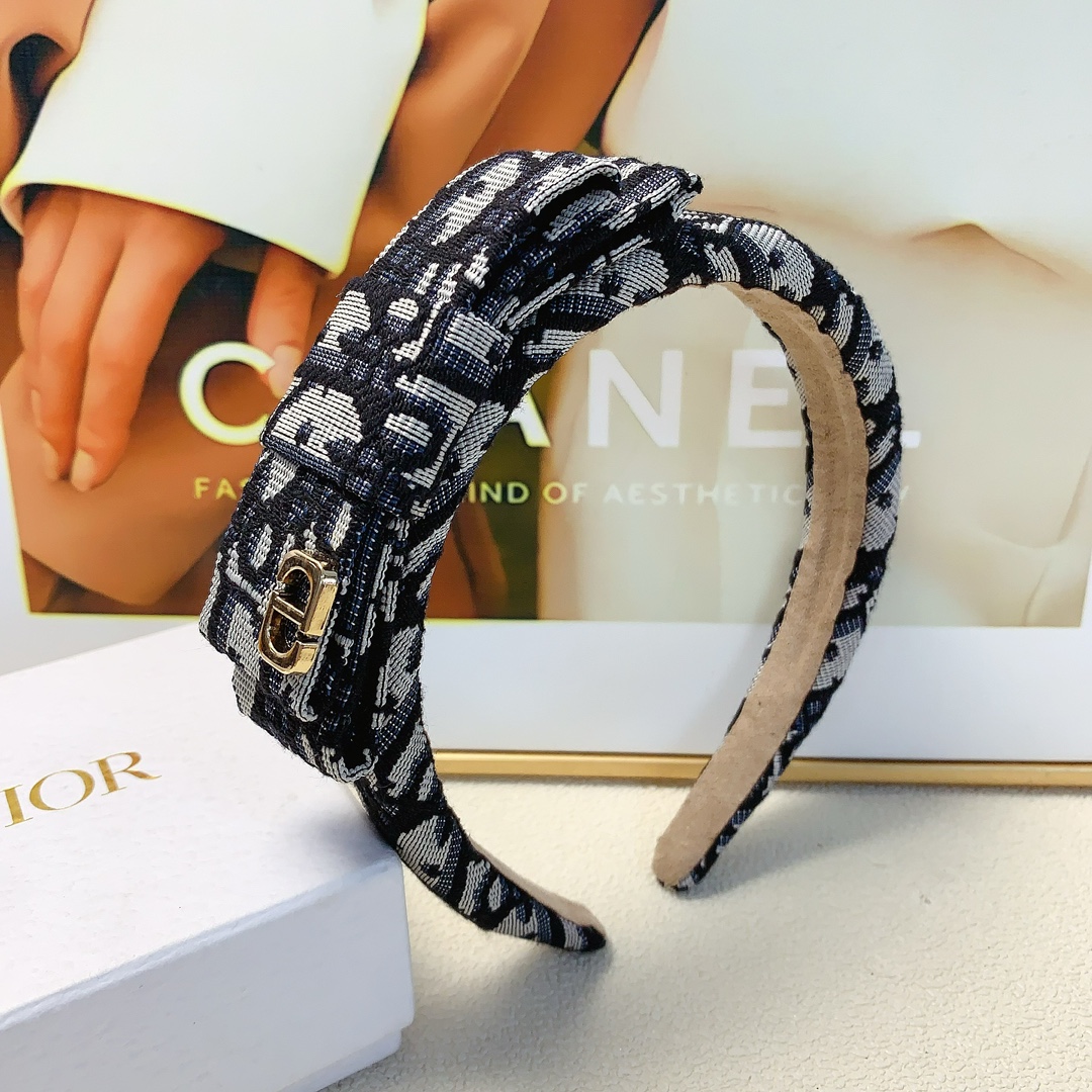 NO:279763,Dior Dior headband, side bow embroidered logo, light luxury style headband, daily exquisite items, temperament and versatile little fairy must-have items, full of celebrity style~ treasure style, closed eyes and recommended style (single) hair accessories, hairpins, dior, dior, hairpins19860909Dior迪奥 Dior发箍 侧面蝴蝶结刺绣logo轻奢风发箍 日常精致小单品 气质百搭小仙女必入单品 名媛风十足～宝藏款 闭眼入推荐款（单个）发饰,发夹,dior,dior,hairpins,accessory