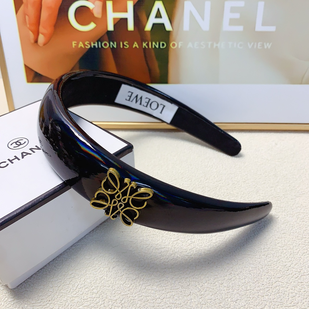 NO:279950,loewe loewe headband, new patent leather logo, light luxury style headband, daily exquisite items, versatile and versatile little fairy must-have items, full of celebrity style~treasure style, recommended style for closed eyes (single) hair accessories, hairpins, loewe, loewe, hairpins19860909loewe罗意威 loewe发箍 新款漆皮logo轻奢风发箍 日常精致小单品 气质百搭小仙女必入单品 名媛风十足～宝藏款 闭眼入推荐款（单个）发饰,发夹,loewe,loewe,hairpins,accessory