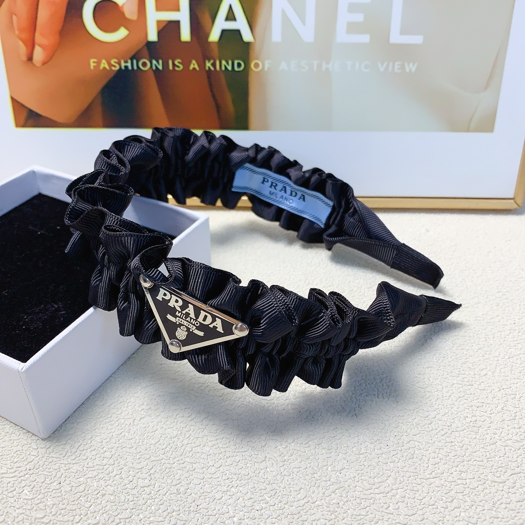 NO:279955,Prada Prada hairband, wrinkled triangle △ logo light luxury style hairband, daily exquisite items, versatile and versatile little fairy must-have items, full of celebrity style~treasure style, closed eyes and recommended style (single) hair accessories, hairpins, prada, prada, hairpins19860909Prada普拉达 Prada发箍 褶皱三角△logo轻奢风发箍 日常精致小单品 气质百搭小仙女必入单品 名媛风十足～宝藏款 闭眼入推荐款（单个）发饰,发夹,prada,prada,hairpins,accessory