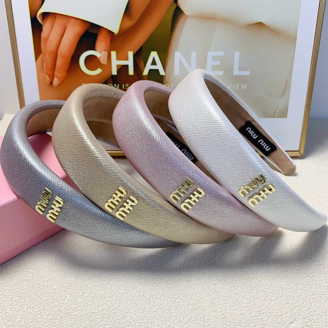 NO:279966,Miumiu Miumiu hairband New logo light luxury style hairband Daily exquisite items All-match temperament and versatile little fairy must-have items Full of celebrity style ~ Treasure style Recommended style closed eyes (single hair accessories, hairpins, miumiu, hairpins19860909miumiu缪缪 miumiu发箍 新款logo轻奢风发箍 日常精致小单品 气质百搭小仙女必入单品 名媛风十足～宝藏款 闭眼入推荐款（单个发饰,发夹,miumiu,hairpins,accessory