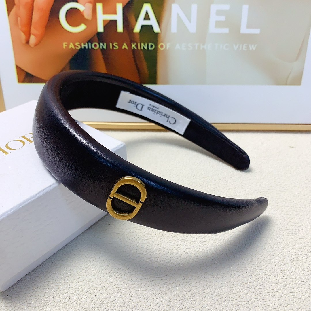 NO:279972,Dior Dior hairband Simple logo light luxury style hairband Daily exquisite items All-matched versatile little fairy must-have items Full of celebrity style ~ Treasure style Recommended style (single) hair accessories, hairpins, dior, dior, hairpins19860909Dior迪奥 Dior发箍 简约logo轻奢风发箍 日常精致小单品 气质百搭小仙女必入单品 名媛风十足～宝藏款 闭眼入推荐款（单个）发饰,发夹,dior,dior,hairpins,accessory