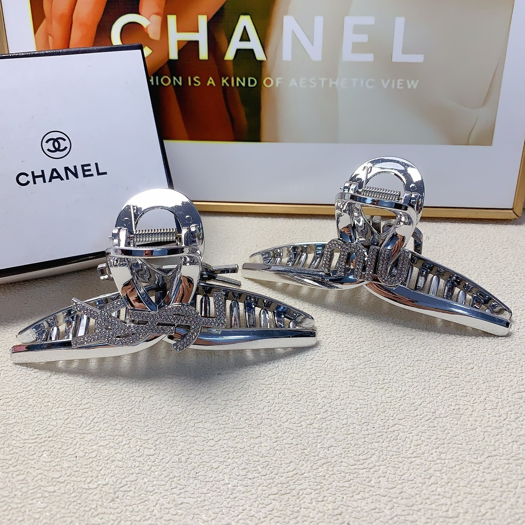 NO:280007,Chanel Xiaoxiang YSL Saint Laurent full diamond logo clip, versatile temperament, daily exquisite items, must-have items for fairies, treasure style, recommended style for closed eyes (single with hairband box) hair accessories, hairpins, chanel, saint laurent, saint laurent, hairpins19860909chanel小香 YSL圣罗兰 满钻logo抓夹 气质百搭 日常精致小单品 小仙女必入单品 宝藏款 闭眼入推荐款（单个配发箍盒）发饰,发夹,chanel,saint laurent,saint laurent,hairpins,accessory