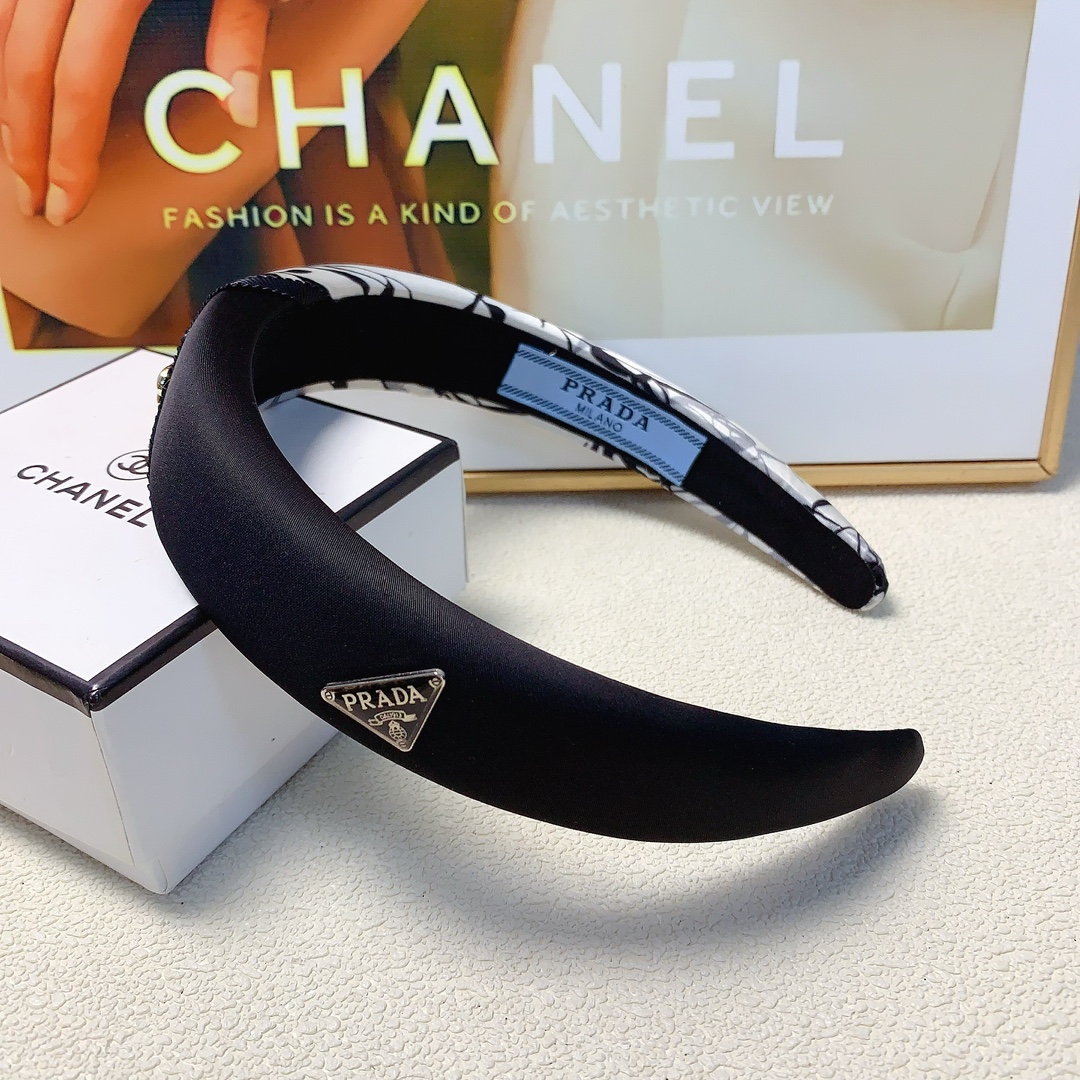NO:279993,Prada Prada hairband, simple Chinese style logo, light luxury style hairband, daily exquisite items, versatile and versatile little fairy must-have items, full of celebrity style~treasure style, recommended style for closed eyes (single) hair accessories, hairpins, prada, prada, hairpins19860909Prada普拉达 Prada发箍 国风简约logo轻奢风发箍 日常精致小单品 气质百搭小仙女必入单品 名媛风十足～宝藏款 闭眼入推荐款（单个）发饰,发夹,prada,prada,hairpins,accessory