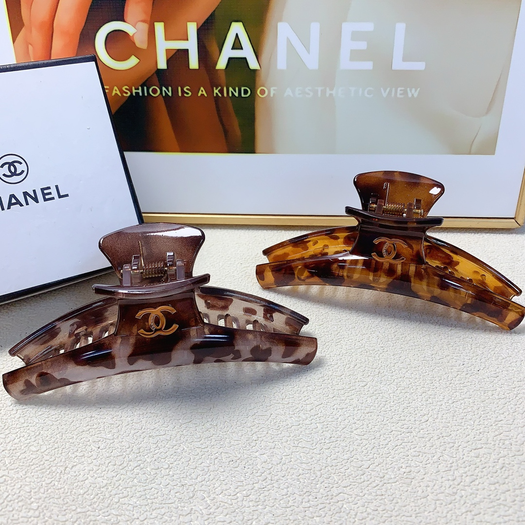 NO:279999,Chanel Xiaoxiang Chanel clip leopard logo clip versatile temperament, daily exquisite items, must-have items for fairies, treasure style, recommended style for closed eyes (single hairband box) hair accessories, hairpins, chanel, hairpins19860909chanel小香 chanel抓夹 豹纹logo抓夹 气质百搭 日常精致小单品 小仙女必入单品 宝藏款 闭眼入推荐款（单个配发箍盒）发饰,发夹,chanel,hairpins,accessory