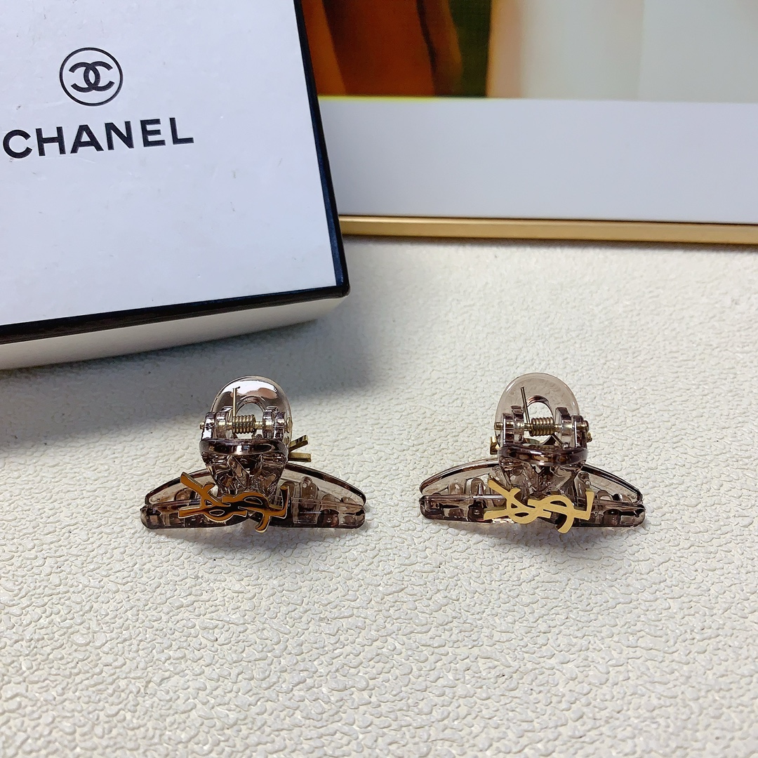 NO:279995,YSL Saint Laurent Poplar Scratch Clip Titanium Steel Logo Scratch Korean version Small side clip Exquisite little fairy must-in item Treasure model Closed eyes Recommended model (a pair) hair accessories, hairpins, saint laurent, saint laurent, hairpins19860909YSL圣罗兰 杨树林抓夹 钛钢logo抓夹韩版小边夹 精致小仙女必入单品 宝藏款 闭眼入推荐款（一对）发饰,发夹,saint laurent,saint laurent,hairpins,accessory