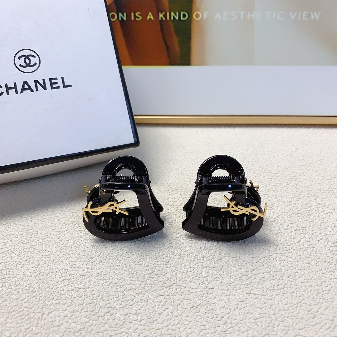 NO:280010,YSL Saint Laurent Poplar Scratch Clip Titanium steel logo heart-shaped clip Korean version small edge clip Exquisite little fairy must-in-one item Treasure model Closed eyes recommended (one pair) hair accessories, hairpins, saint laurent, saint laurent, hairpins19860909YSL圣罗兰 杨树林抓夹 钛钢logo心形抓夹韩版小边夹 精致小仙女必入单品 宝藏款 闭眼入推荐款（一对）发饰,发夹,saint laurent,saint laurent,hairpins,accessory
