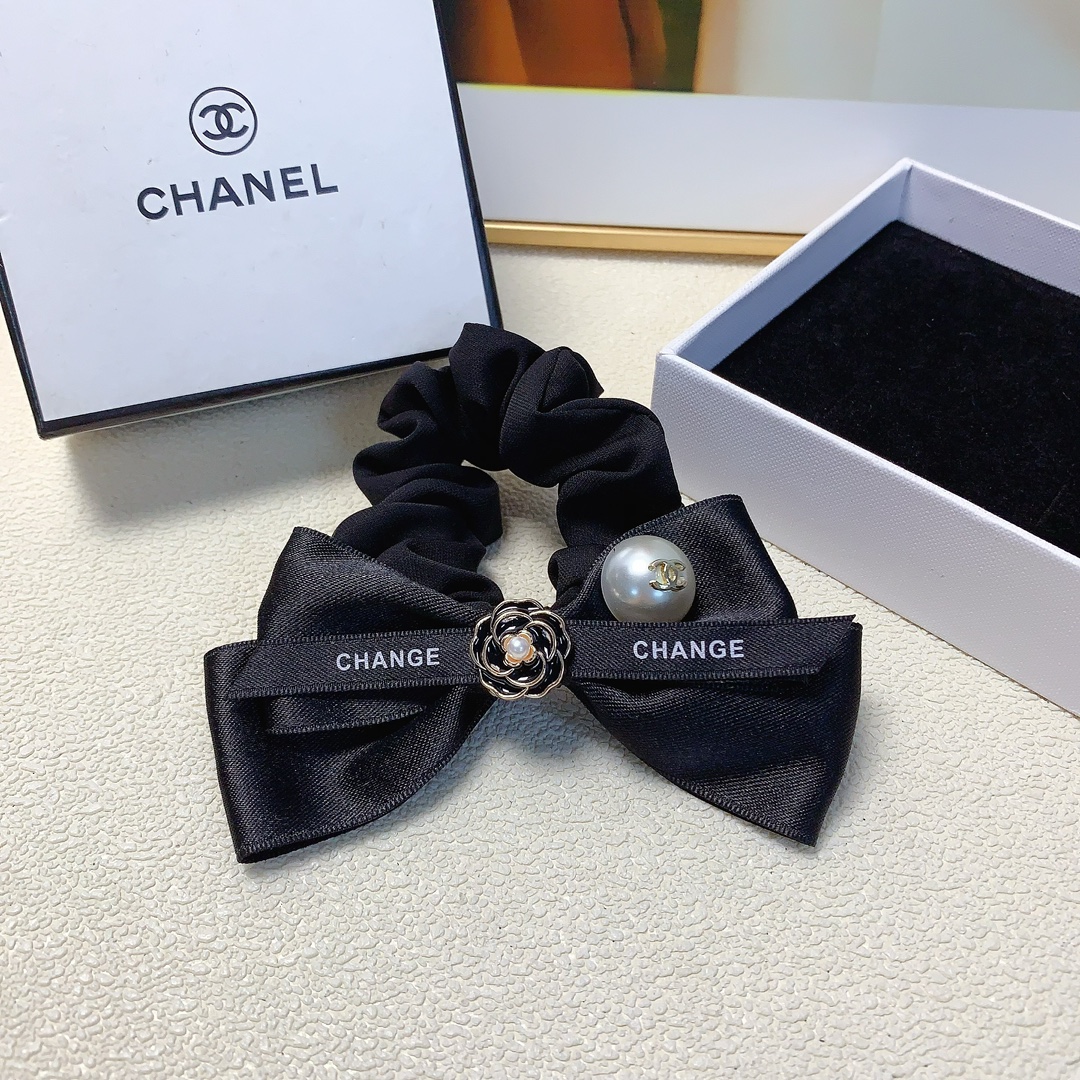 NO:280043,Chanel Xiaoxiang Chanel rubber band bow-tie pearl logo rubber band hair ring daily exquisite items, temperament versatile little fairy must-have items Treasure style Close eyes recommended (single) hair accessories, hairpins, chanel, hairpins19860909chanel小香 chanel皮筋 蝴蝶结珍珠logo皮筋发圈 日常精致小单品 气质百搭小仙女必入单品 宝藏款 闭眼入推荐款（单个）发饰,发夹,chanel,hairpins,accessory