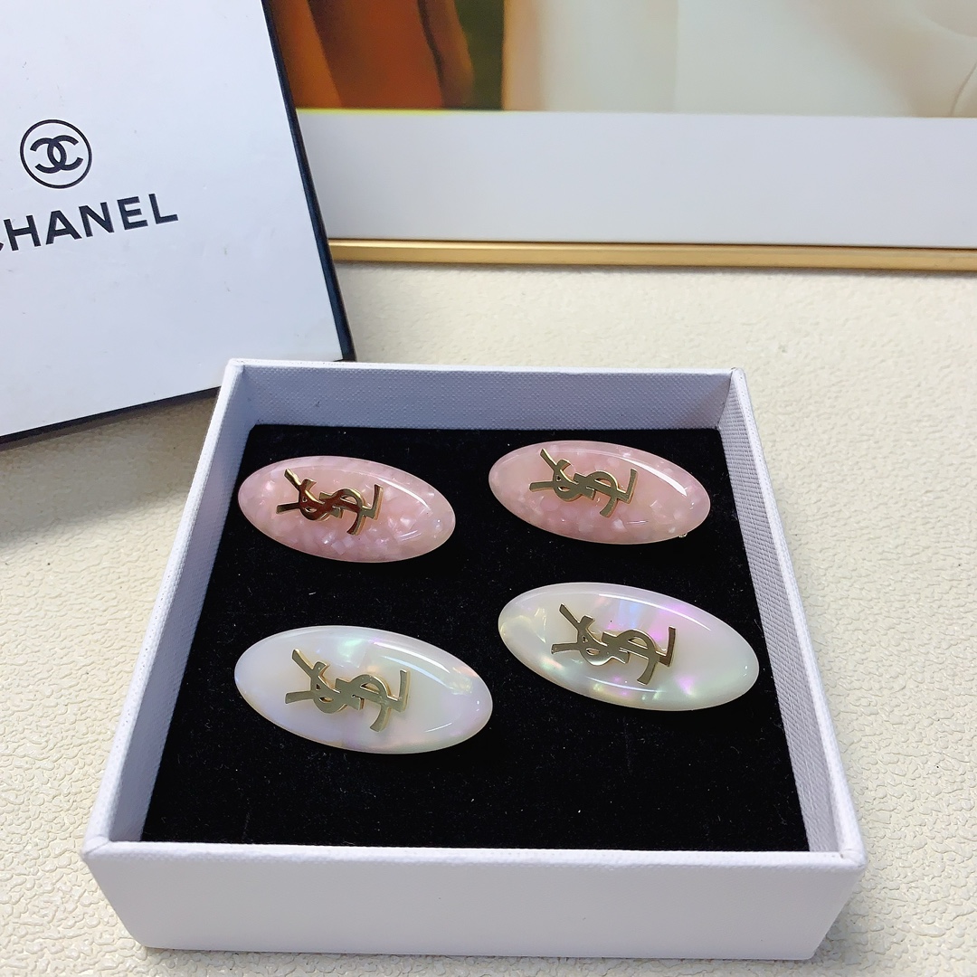 NO:280204,YSL Saint Laurent Poplar Press Clip Titanium Acetate Logo Press Clip Bangs Clip Daily exquisite small items, versatile temperament and nymph, must-in-place items for fairy Treasure style, recommended style for closed eyes (one pair) hair accessories, hairpins, saint laurent, saint laurent, hairpins19860909YSL圣罗兰 杨树林压夹 醋酸钛钢logo压夹边夹刘海夹日常精致小单品 气质百搭小仙女必入单品 宝藏款 闭眼入推荐款（一对）发饰,发夹,saint laurent,saint laurent,hairpins,accessory