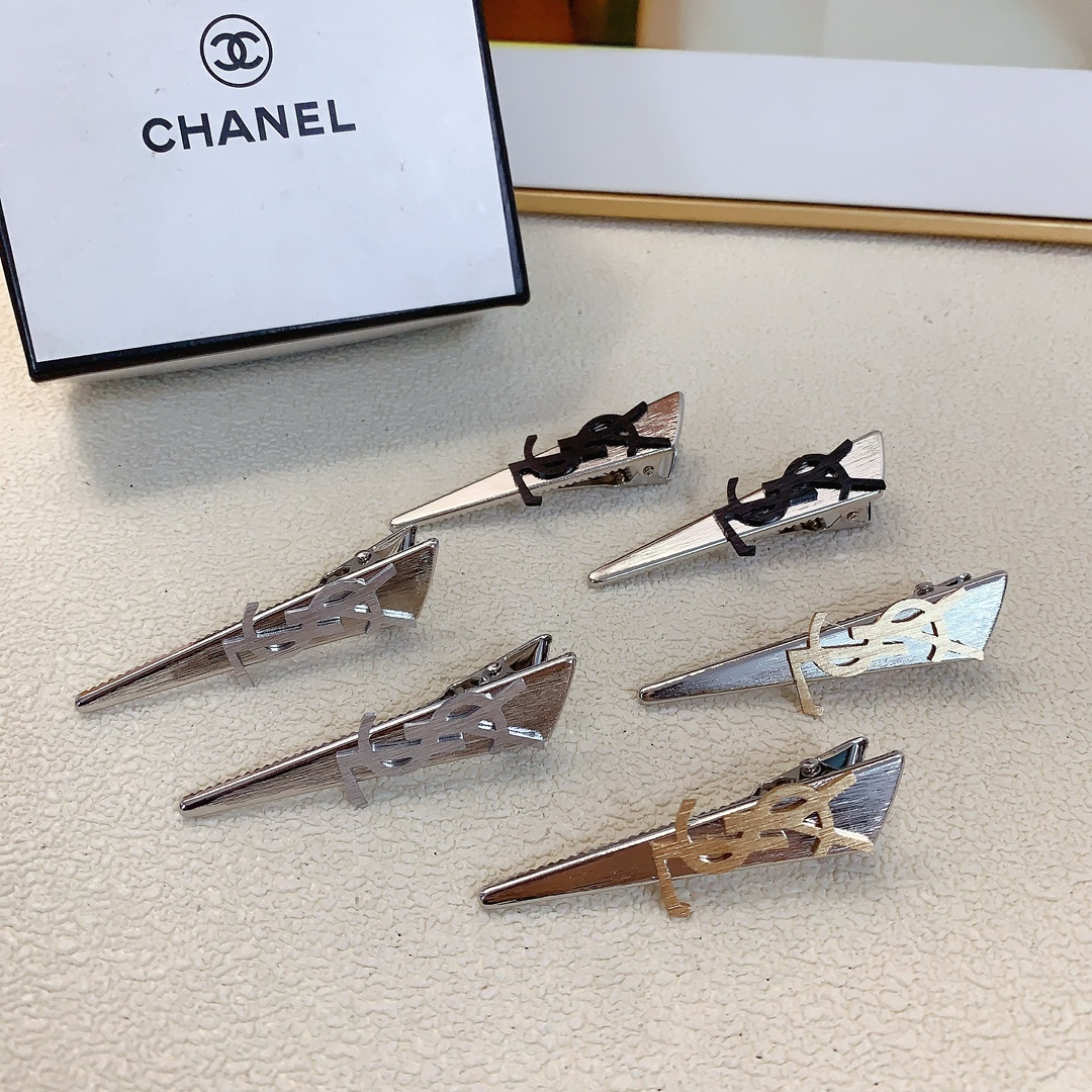 NO:280208,YSL Saint Laurent Poplar Press Clip Metal Frosted Logo Press Clip Bangs Clip Daily exquisite small items, Temperament versatile little fairy must-have items, Treasure style, Eye-Close Recommended (Pair) Hair Accessories, Hairpins, Saint laurent, Saint laurent, Hairpins19860909YSL圣罗兰 杨树林压夹 金属磨砂logo压夹边夹刘海夹日常精致小单品 气质百搭小仙女必入单品 宝藏款 闭眼入推荐款（一对）发饰,发夹,saint laurent,saint laurent,hairpins,accessory