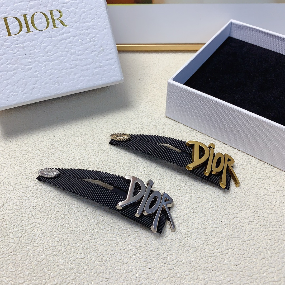 NO:280212,Dior Dior Hairpins Retro logo edge clip BB clips Temperament versatile little fairy must-have items Treasure style Closed eyes recommended (single hair accessories, hairpins, dior, dior, hairpins19860909Dior迪奥 Dior发夹 复古logo边夹BB夹 气质百搭小仙女必入单品 宝藏款 闭眼入推荐款（单个发饰,发夹,dior,dior,hairpins,accessory