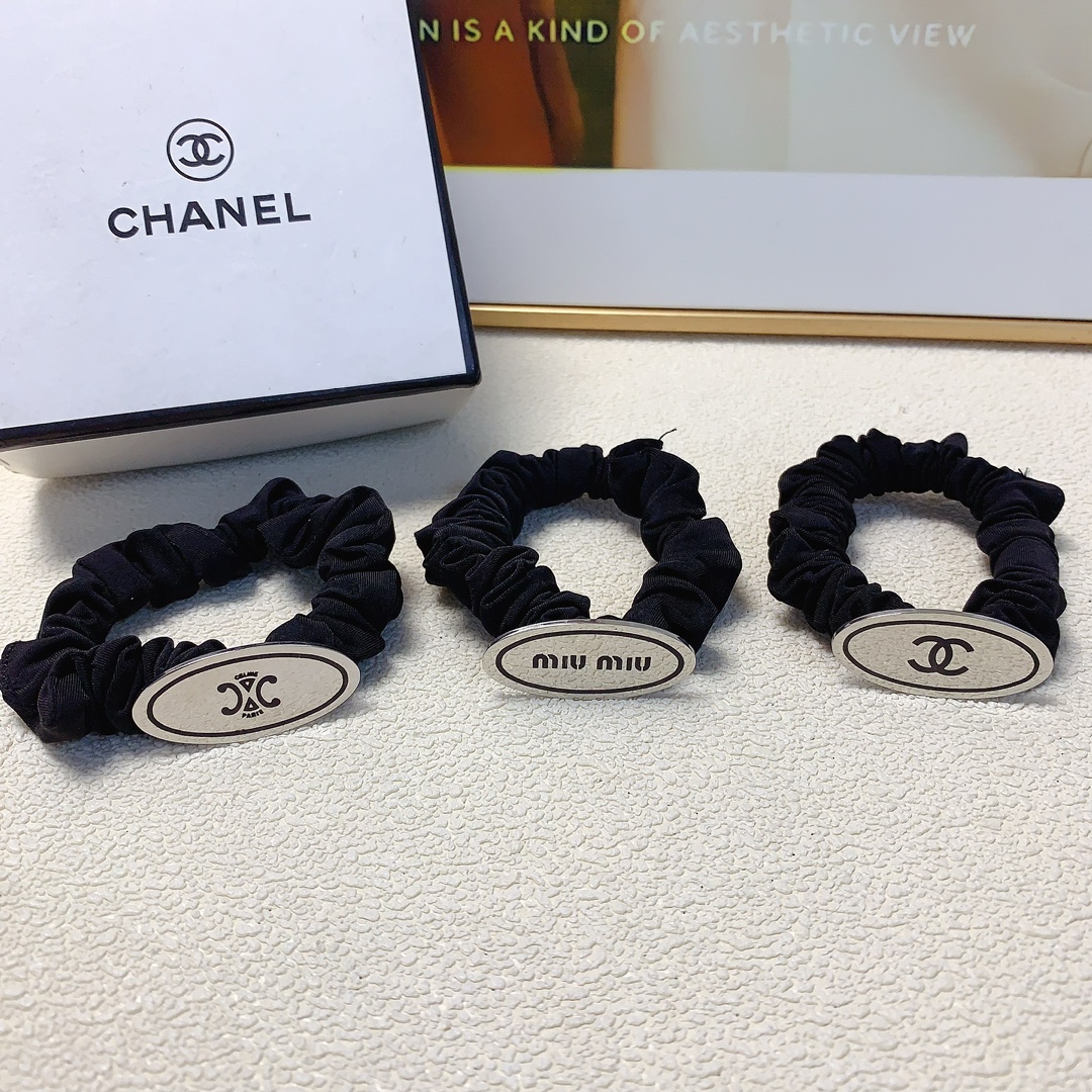 NO:280218,Chanel Xiaoxiang Celine Miumiu Titanium steel logo rubber band hair ring Daily exquisite items Temperament versatile little fairy must-have items Treasure style Close eyes recommended (single) hair accessories, hairpins, celine, celine, chanel, miumiu, hairpins19860909chanel小香 celine赛琳 miumiu缪缪 钛钢logo皮筋发圈 日常精致小单品 气质百搭小仙女必入单品 宝藏款 闭眼入推荐款（单个）发饰,发夹,celine,celine,chanel,miumiu,hairpins,accessory