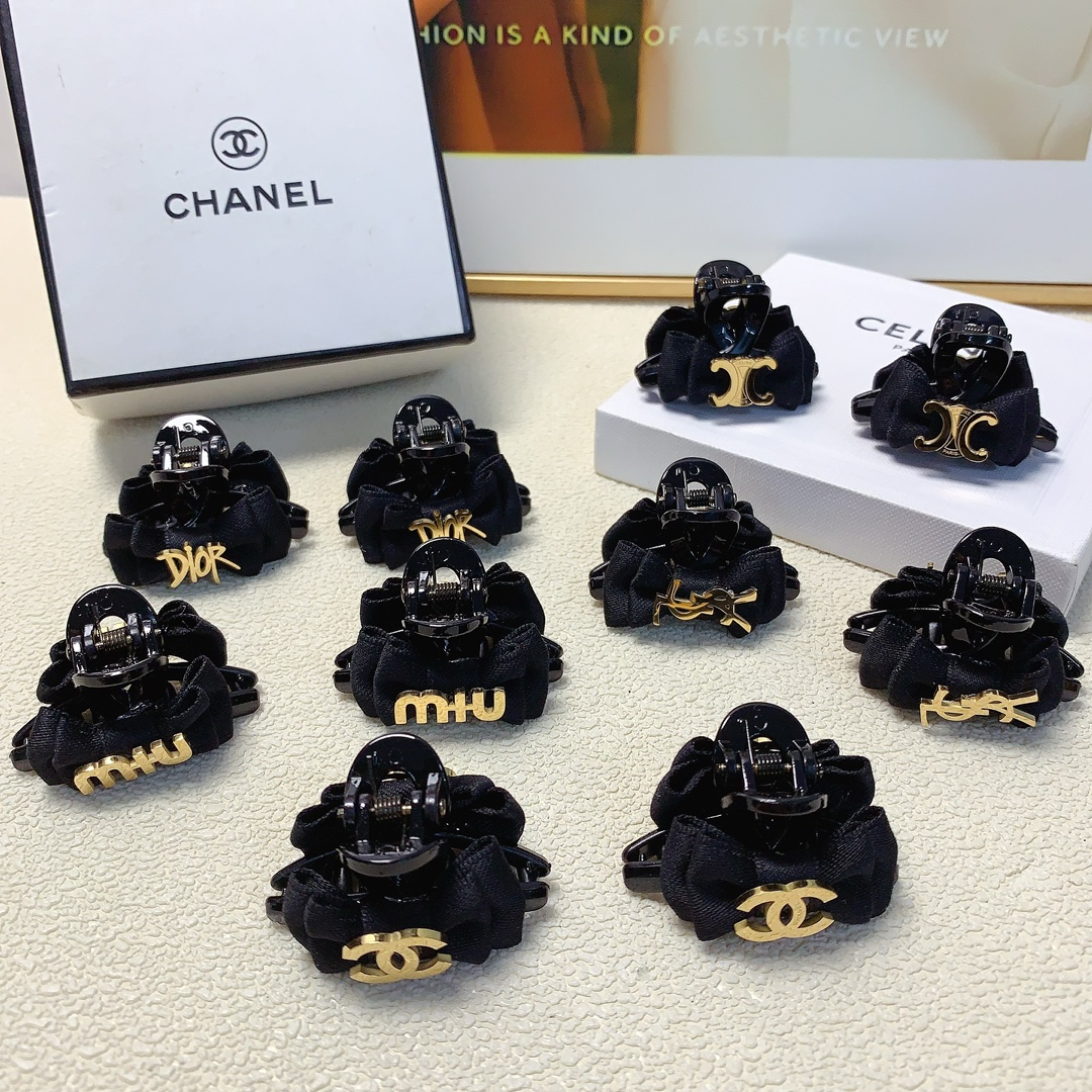 NO:280222,YSL Saint Laurent Chanel Xiaoxiang Celine Selin Miumiu Titanium steel logo bow grab Korean version small edge clip Exquisite little fairy must-in item Treasure model Close eyes recommended (one pair) hair accessories, hairpins, celine, celine, chanel, miumiu, saint laurent, saint laurent, hairpins19860909YSL圣罗兰 chanel小香 celine赛琳 miumiu缪缪 钛钢logo蝴蝶结抓夹韩版小边夹 精致小仙女必入单品 宝藏款 闭眼入推荐款（一对）发饰,发夹,celine,celine,chanel,miumiu,saint laurent,saint laurent,hairpins,accessory