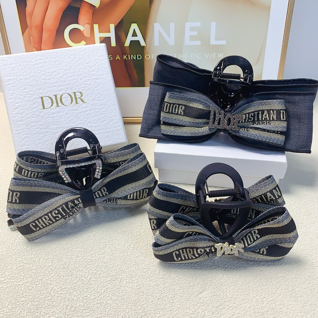 NO:280245,Dior Dior clips, webbing bow logo clips, versatile temperament, daily exquisite items, must-have items for fairies, treasure style, recommended style for closed eyes (single hairband box) hair accessories, hairpins, dior, dior, hairpins19860909Dior迪奥 Dior抓夹 织带蝴蝶结logo抓夹 气质百搭 日常精致小单品 小仙女必入单品 宝藏款 闭眼入推荐款（单个配发箍盒）发饰,发夹,dior,dior,hairpins,accessory