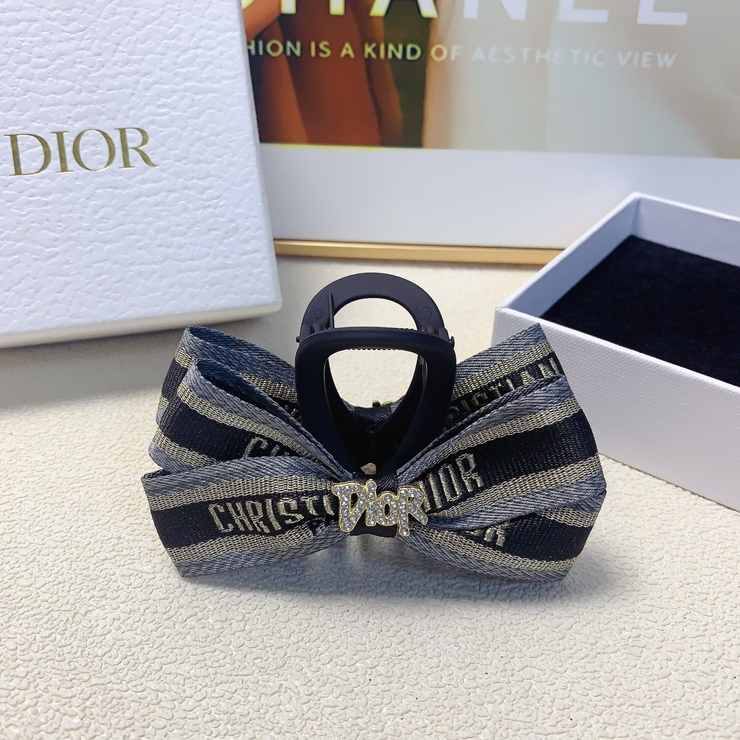 NO:280248,Dior Dior clips, webbing bow logo clips, versatile temperament, daily exquisite items, must-have items for fairies, treasure style, recommended style for closed eyes (single) hair accessories, hairpins, dior, dior, hairpins19860909Dior迪奥 Dior抓夹 织带蝴蝶结logo抓夹 气质百搭 日常精致小单品 小仙女必入单品 宝藏款 闭眼入推荐款（单个）发饰,发夹,dior,dior,hairpins,accessory