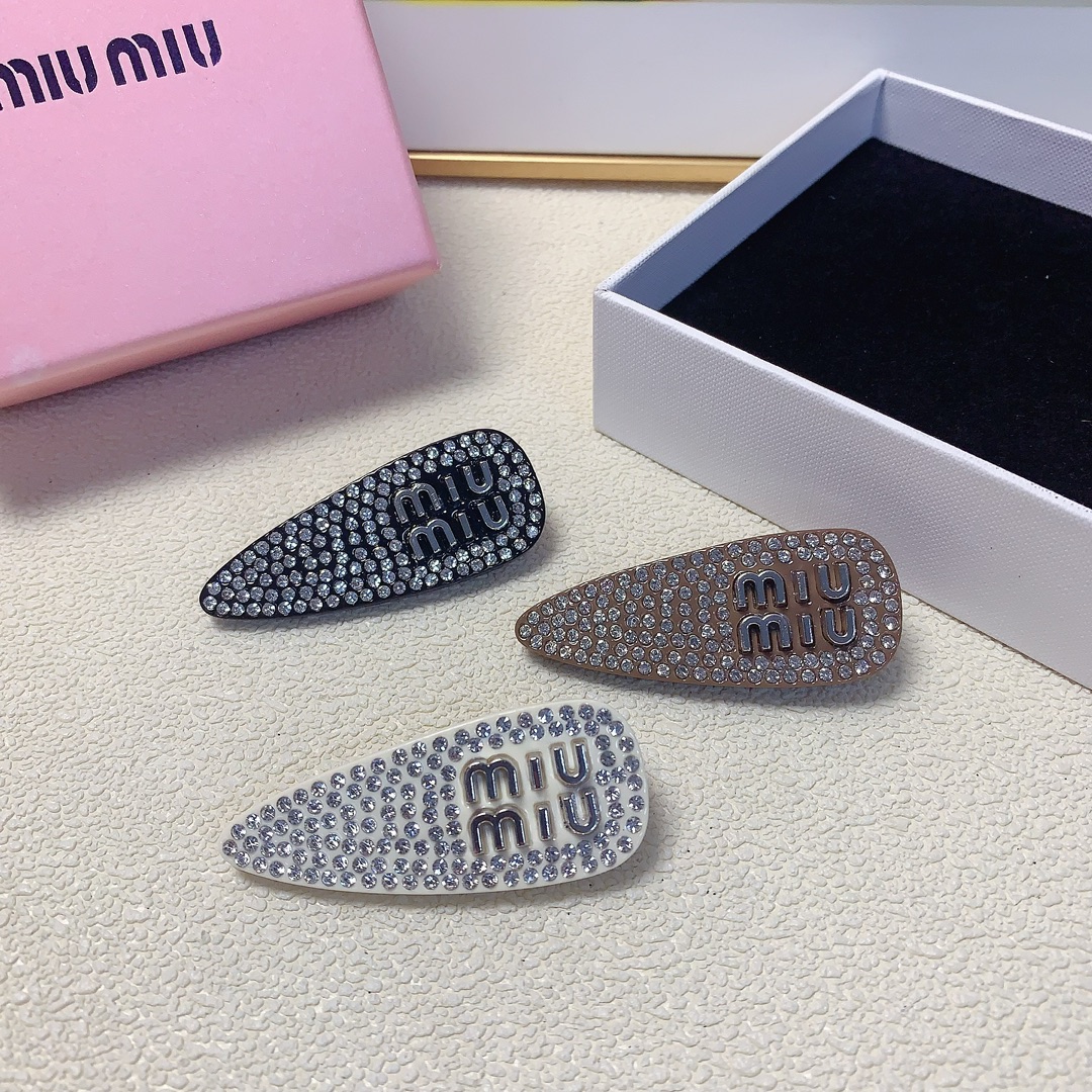 NO:280237,Miumiu Miumiu hairpin full diamond logo edge clip press clip temperament versatile little fairy must-apply item Treasure style Close eyes recommended style (single hair accessories, hairpins, miumiu, hairpins19860909miumiu缪缪 miumiu发夹 满钻logo边夹压夹气质百搭小仙女必入单品 宝藏款 闭眼入推荐款（单个发饰,发夹,miumiu,hairpins,accessory