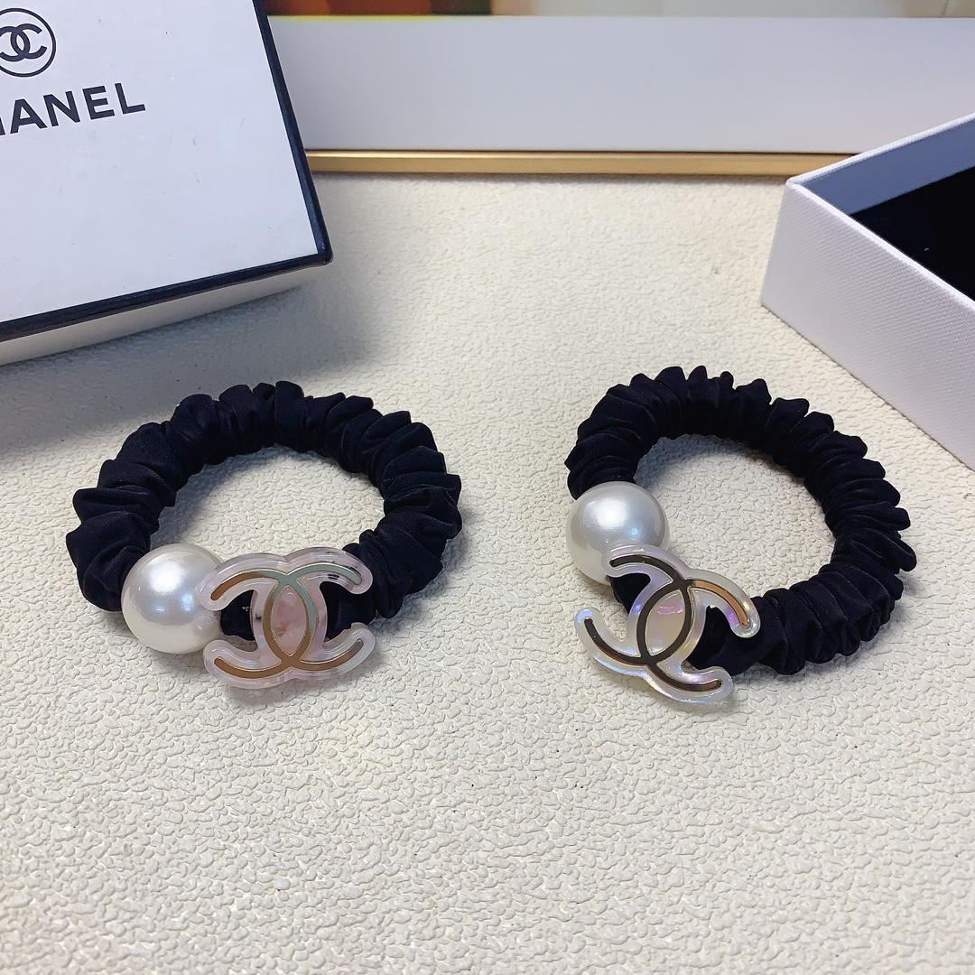 NO:280246,Chanel Xiaoxiang Chanel rubber band acetic acid logo pearl rubber band hair ring daily exquisite items, temperament versatile little fairy must-have items Treasure style Close eyes recommended (single) hair accessories, hairpins, chanel, hairpins19860909Chanel小香 Chanel皮筋 醋酸logo珍珠皮筋发圈 日常精致小单品 气质百搭小仙女必入单品 宝藏款 闭眼入推荐款（单个）发饰,发夹,chanel,hairpins,accessory