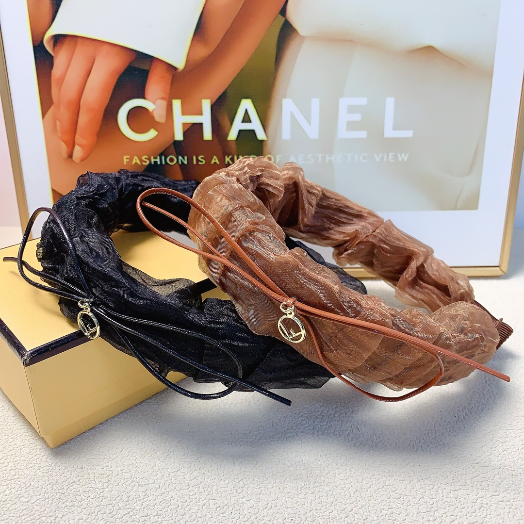 NO:280516,Fendi Fendi headband, Organya side bow logo headband, temperament and versatile little fairy must-have item, treasure style, closed eyes recommended (single) hair accessories, hairpins, fendi, fendi, fendi, hairpins19860909Fendi芬迪 Fendi发箍 欧根纱侧边蝴蝶结logo发箍 气质百搭小仙女必入单品 宝藏款 闭眼入推荐款（单个）发饰,发夹,fendi,fendi,hairpins,accessory