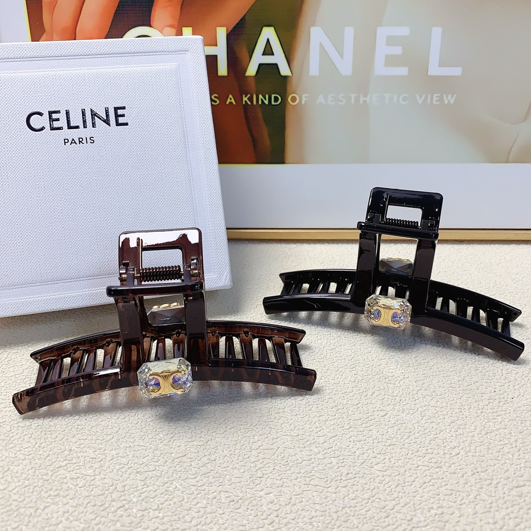 NO:280494,celine Celine Arc de Triomphe clip Czech diamond titanium steel logo clip versatile temperament Everyday exquisite items Little fairy must-have items Treasure style Close eyes recommended (single) hair accessories, hairpins, celine, celine, hairpins19860909celine赛琳 凯旋门抓夹 捷克钻钛钢logo抓夹 气质百搭 日常精致小单品 小仙女必入单品 宝藏款 闭眼入推荐款（单个）发饰,发夹,celine,celine,hairpins,accessory