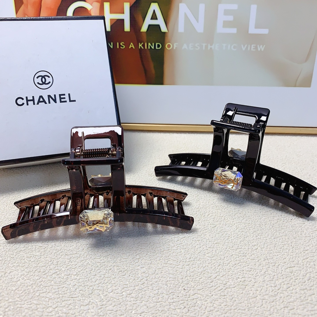 NO:280674,YSL Saint Laurent Poplar Czech diamond titanium steel logo clip versatile temperament and exquisite daily items. Must-in-place items for fairies. Treasure style. Recommended style for closed eyes (single) hair accessories, hairpins, saint laurent, saint laurent, hairpins19860909YSL圣罗兰 杨树林抓夹 捷克钻钛钢logo抓夹 气质百搭 日常精致小单品 小仙女必入单品 宝藏款 闭眼入推荐款（单个）发饰,发夹,saint laurent,saint laurent,hairpins,accessory