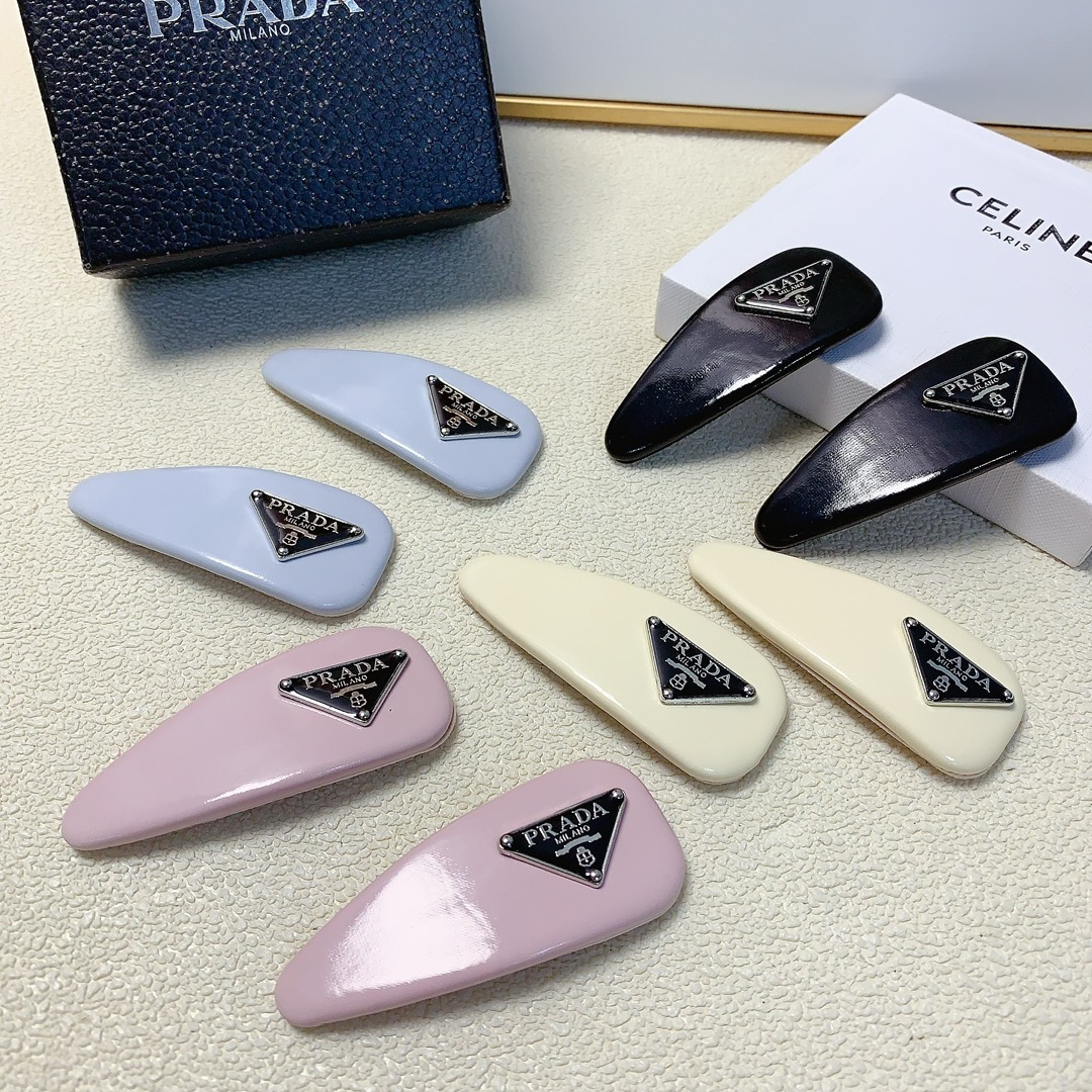 NO:280505,Prada Prada hair clip patent leather logo edge clip BB clip Temperament versatile little fairy must-have item Treasure style Close eyes recommended (one pair) hair accessories, hair clips, prada, prada, hairpins19860909Prada普拉达 Prada发夹 漆皮logo边夹BB夹 气质百搭小仙女必入单品 宝藏款 闭眼入推荐款（一对）发饰,发夹,prada,prada,hairpins,accessory