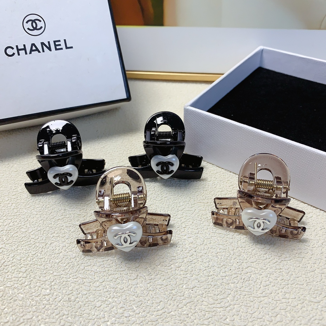 NO:280520,Chanel Xiaoxiang Chanel clip Pearl logo clip Korean version small edge clip Exquisite little fairy must-in item Treasure style Close eyes recommended (one pair) hair accessories, hairpins, chanel, hairpins19860909chanel小香 chanel抓夹 珍珠logo抓夹韩版小边夹 精致小仙女必入单品 宝藏款 闭眼入推荐款（一对）发饰,发夹,chanel,hairpins,accessory
