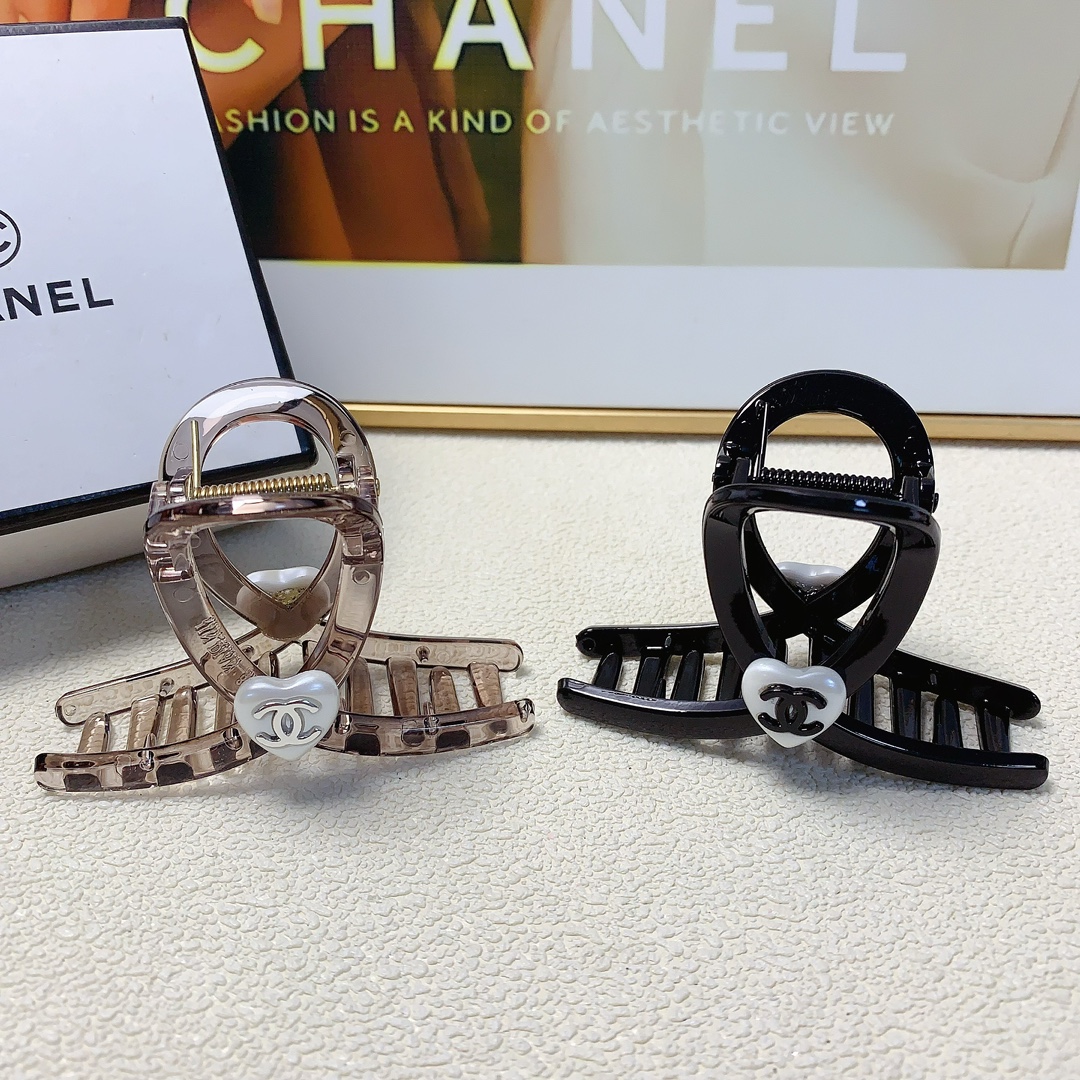 NO:280526,Chanel Xiaoxiang Chanel clip Pearl logo clip Temperament versatile daily exquisite items Little fairy must-have items Treasure style Recommended style closed eyes (single hair accessories, hairpins, chanel, hairpins19860909chanel小香 chanel抓夹 珍珠logo抓夹 气质百搭 日常精致小单品 小仙女必入单品 宝藏款 闭眼入推荐款（单个发饰,发夹,chanel,hairpins,accessory