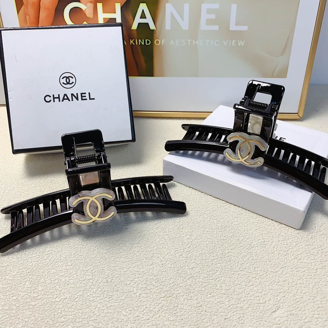 NO:280536,Chanel Xiaoxiang Chanel clip, acetic acid logo clip, versatile temperament, daily exquisite items, must-have items for fairies, treasure style, recommended style for closed eyes (single with hairband), hairpins, chanel, hairpins19860909chanel小香 chanel抓夹 醋酸logo抓夹 气质百搭 日常精致小单品 小仙女必入单品 宝藏款 闭眼入推荐款（单个配发箍）发饰,发夹,chanel,hairpins,accessory
