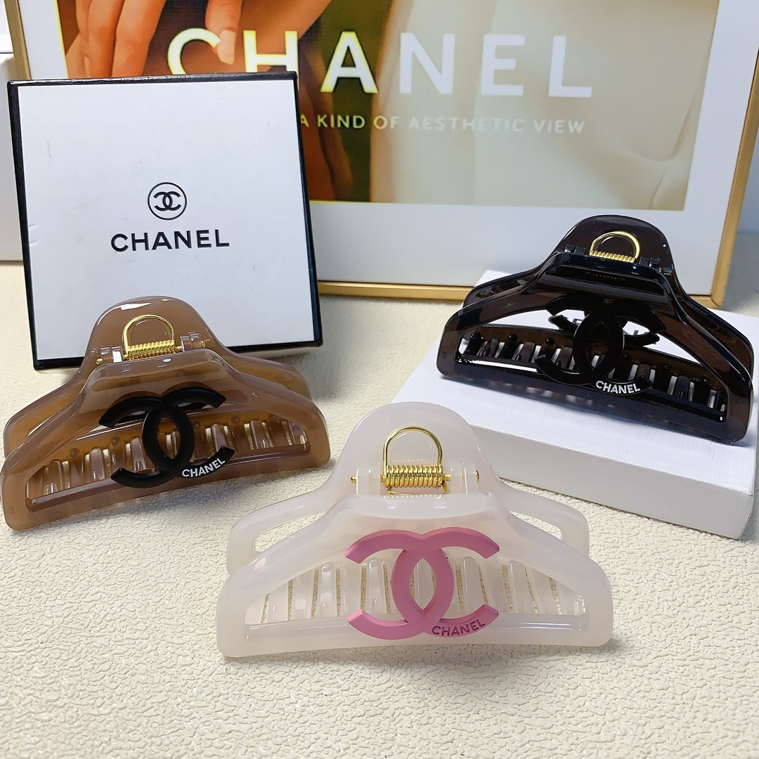 NO:280541,Chanel Xiaoxiang Chanel clip Double C logo clip Temperament versatile daily exquisite items Little fairy must-have items Treasure style Close eyes recommended (single) hair accessories, hairpins, chanel, hairpins19860909chanel小香 chanel抓夹 双C logo抓夹 气质百搭 日常精致小单品 小仙女必入单品 宝藏款 闭眼入推荐款（单个）发饰,发夹,chanel,hairpins,accessory