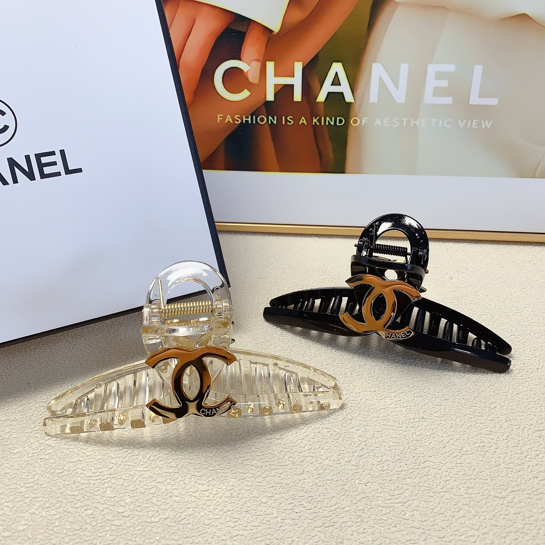 NO:280824,Chanel Xiaoxiang Chanel clip titanium steel logo clip versatile temperament, daily exquisite items, must-in-one items for fairies, treasure style, recommended style for closed eyes (single with hairband), hairpins, chanel, hairpins19860909chanel小香 chanel抓夹 钛钢logo抓夹 气质百搭 日常精致小单品 小仙女必入单品 宝藏款 闭眼入推荐款（单个配发箍）发饰,发夹,chanel,hairpins,accessory