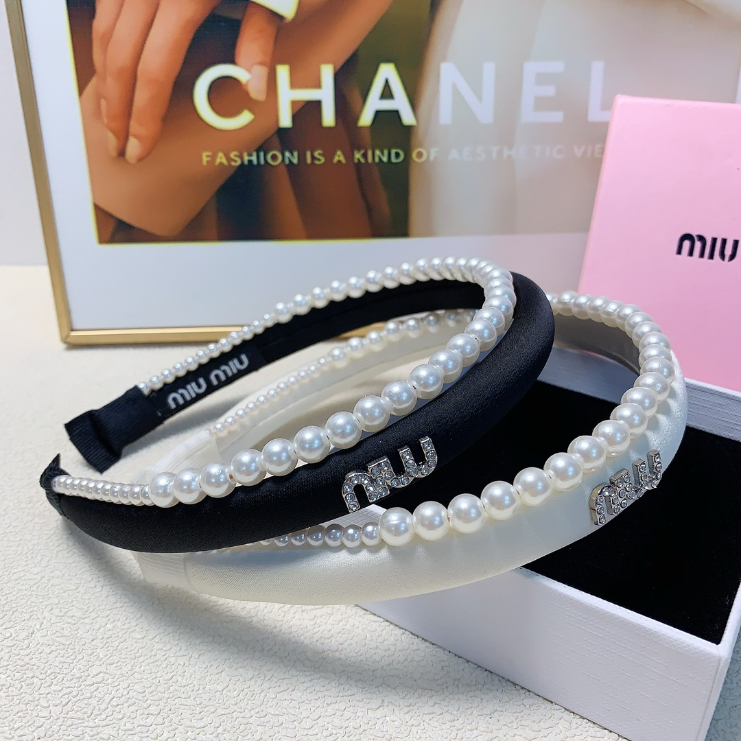NO:280928,Miumiu Miumiu hairband, satin pearl logo simple hairband, temperament and versatile little fairy must-have item, treasure style, closed eyes and recommended style (single) hair accessories, hairpins, miumiu, hairpins19860909miumiu缪缪 miumiu发箍 缎面珍珠logo简约发箍 气质百搭小仙女必入单品 宝藏款 闭眼入推荐款（单个）发饰,发夹,miumiu,hairpins,accessory
