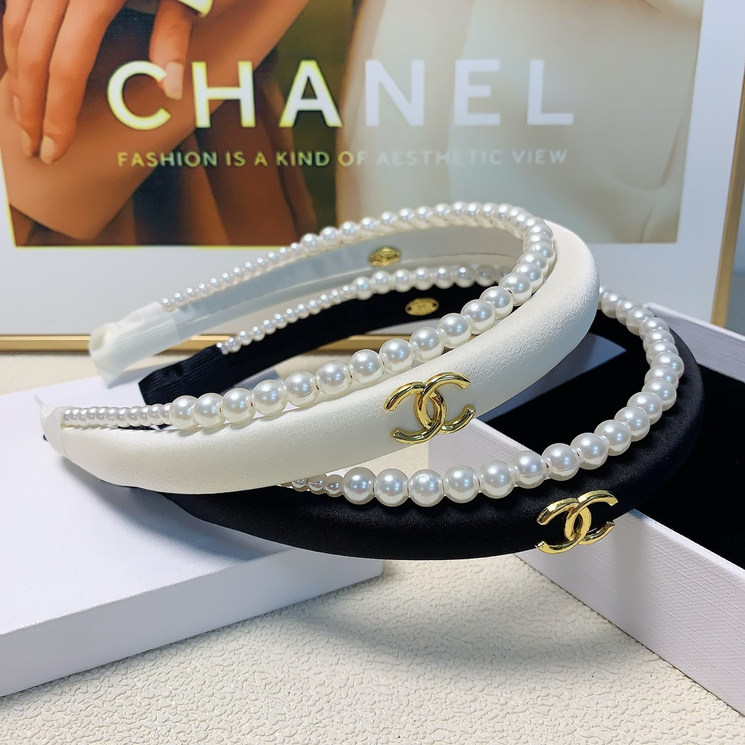 NO:280938,Chanel Xiaoxiang Chanel hairband Satin pearl logo simple hairband Temperament versatile little fairy must-have item Treasure style Close eyes recommended (single) hair accessories, hairpins, chanel, hairpins19860909chanel小香 chanel发箍 缎面珍珠logo简约发箍 气质百搭小仙女必入单品 宝藏款 闭眼入推荐款（单个）发饰,发夹,chanel,hairpins,accessory