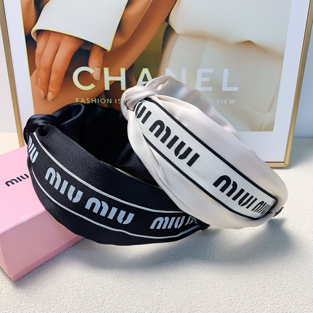 NO:280943,Miumiu Miumiu hairband, webbing logo simple hairband, temperament and versatile little fairy must-have item, treasure style, closed eyes and recommended style (single) hair accessories, hairpins, miumiu, hairpins19860909miumiu缪缪 miumiu发箍 织带logo简约发箍 气质百搭小仙女必入单品 宝藏款 闭眼入推荐款（单个）发饰,发夹,miumiu,hairpins,accessory
