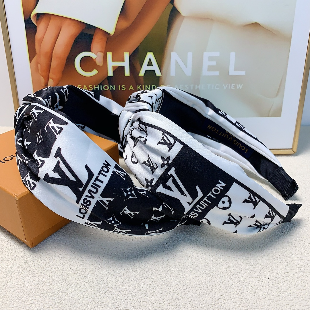 NO:280950,LV Louis Vuitton donkey hairband, satin printed logo simple hairband, summer must-have artifact with versatile temperament, must-have items for fairies, treasure style, recommended style for closed eyes (single) hair accessories, hairpins, louis vuitton, louis vuitton, louis vuitton, louis vuitton, hairpins19860909LV路易威登 驴牌发箍 缎面印花logo简约发箍 夏日必备神器气质百搭小仙女必入单品 宝藏款 闭眼入推荐款（单个）发饰,发夹,louis vuitton,louis vuitton,louis vuitton,hairpins,accessory