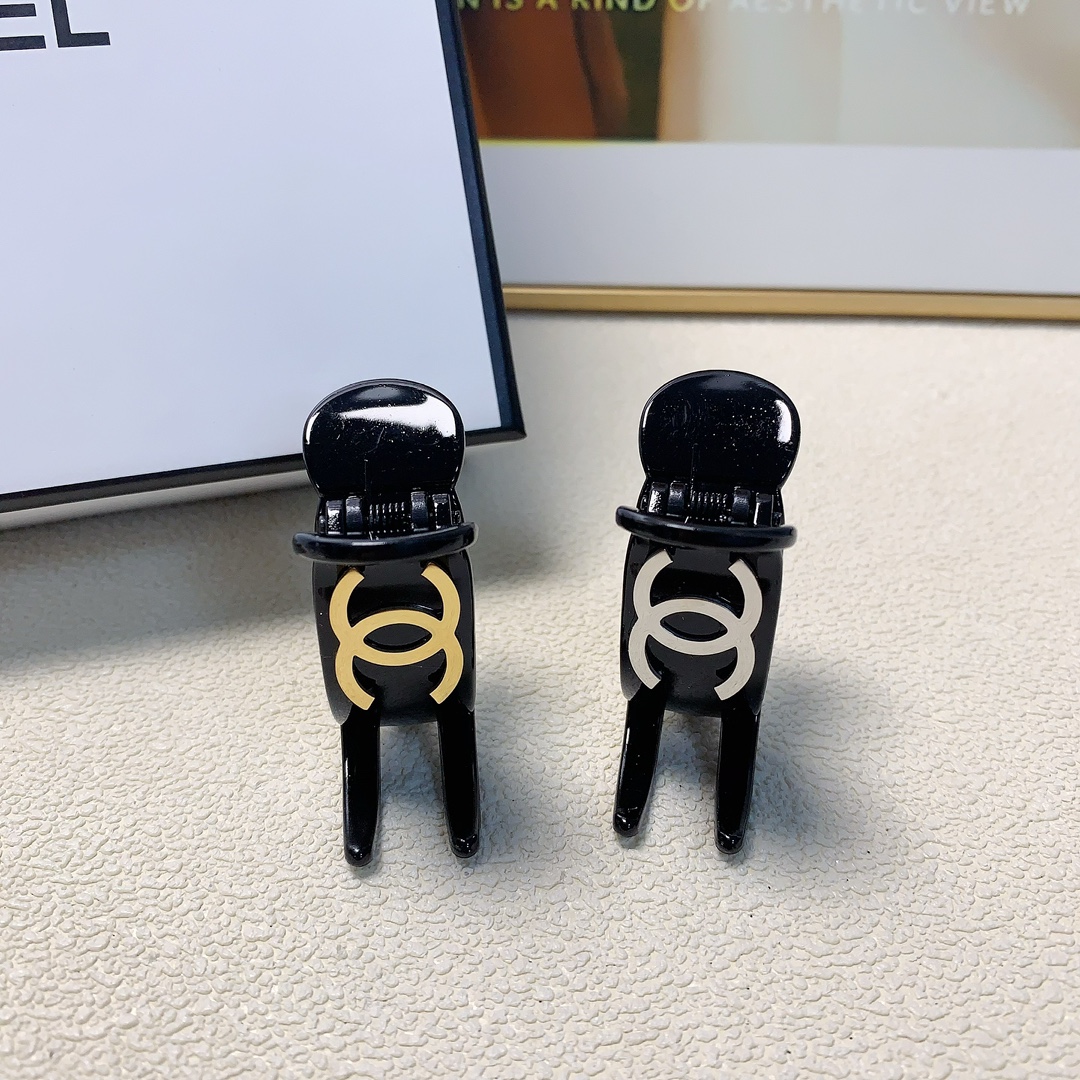NO:280965,Chanel Xiaoxiang Chanel clip titanium steel logo ponytail clip bun clip Korean version small edge clip exquisite little fairy must-in item Treasure style recommended style closed eyes (single) hair accessories, hairpins, chanel, hairpins19860909Chanel小香 Chanel抓夹 钛钢logo马尾夹 丸子头夹 韩版小边夹 精致小仙女必入单品 宝藏款 闭眼入推荐款（单个）发饰,发夹,chanel,hairpins,accessory