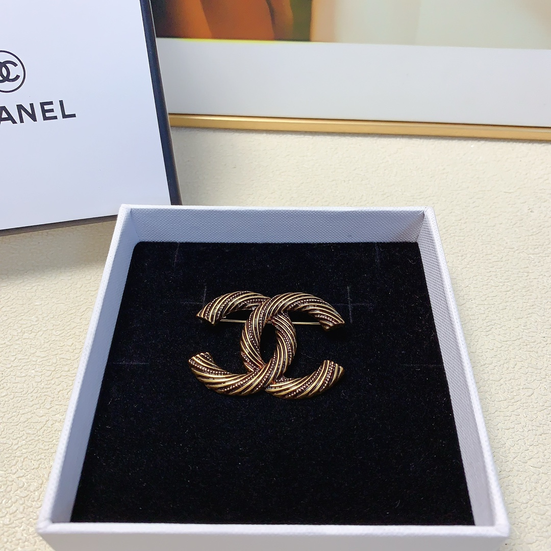 NO:281312,Chanel Xiaoxiang Chanel brooch Double C brooch retro atmospheric and high-end exquisite little fairy must-have single treasure style, closed eyes recommended (single) hair accessories, hairpins, chanel, brooch, breastpin, hairpins19860909chanel小香 chanel胸针 双C胸针复古大气上档次精致小仙女必入单品宝藏款 闭眼入推荐款（单个）发饰,发夹,chanel,brooch，breastpin,hairpins,accessory