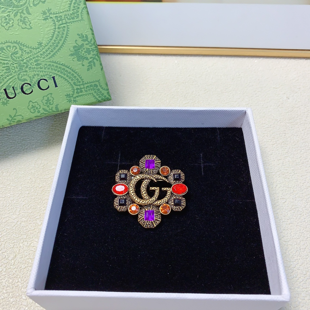 NO:281300,Gucci Gucci brooch Colored diamond retro brooch atmospheric and high-end exquisite little fairy must-have single treasure style, closed eyes recommended (single) hair accessories, hairpins, gucci, gucci, brooch, breastpin, hairpins19860909Gucci古驰 Gucci胸针 彩钻复古胸针大气上档次精致小仙女必入单品宝藏款 闭眼入推荐款（单个）发饰,发夹,gucci,gucci,brooch，breastpin,hairpins,accessory