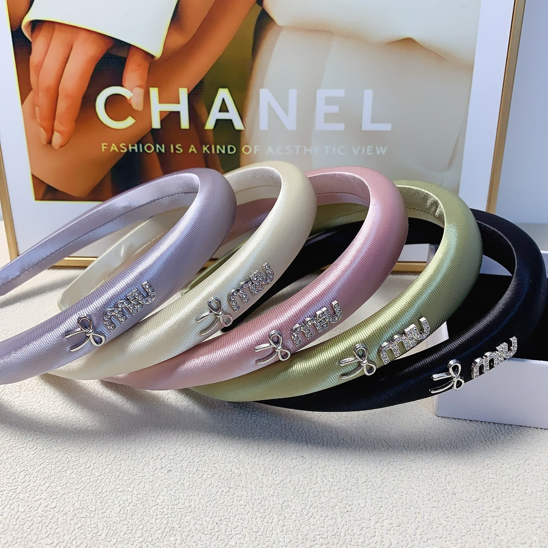 NO:281315,Miumiu Miumiu hairband New logo simple hairband Temperament versatile little fairy must-have item Treasure style Close eyes recommended (single) hair accessories, hairpins, miumiu, hairpins19860909miumiu缪缪 miumiu发箍 新款logo简约发箍 气质百搭小仙女必入单品 宝藏款 闭眼入推荐款（单个）发饰,发夹,miumiu,hairpins,accessory