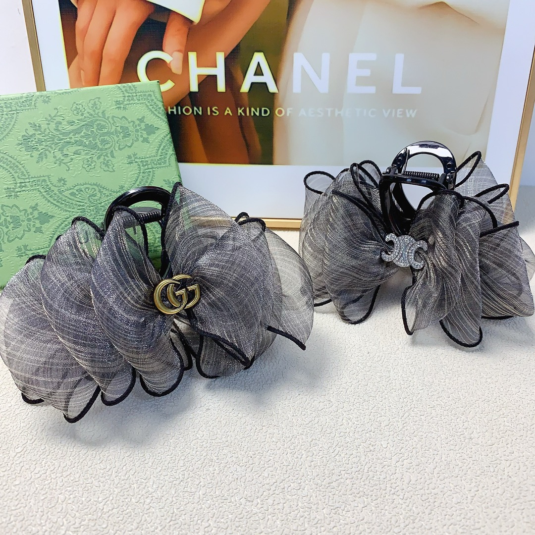 NO:281321,Gucci Gucci grab clip Ogensha logo clip versatile temperament and exquisite daily items. Must-in-place items for fairies. Treasure style. Recommended style for closed eyes (single) hair accessories, hairpins, gucci, gucci, hairpins19860909Gucci古驰 Gucci抓夹 欧根纱logo抓夹 气质百搭 日常精致小单品 小仙女必入单品 宝藏款 闭眼入推荐款（单个）发饰,发夹,gucci,gucci,hairpins,accessory