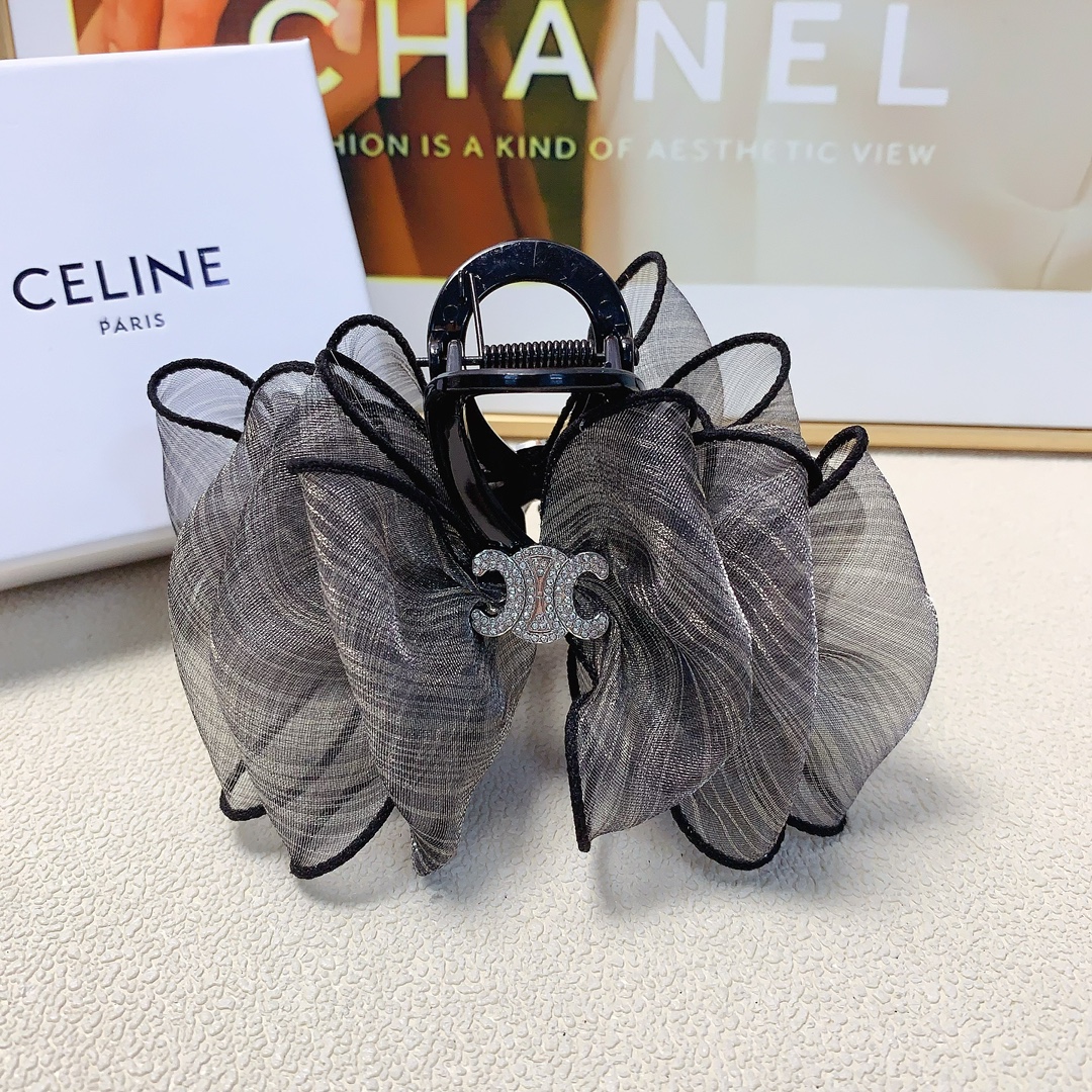 NO:281324,celine Celine Arc de Triomphe clip, Organsha full diamond logo clip, versatile temperament, daily exquisite items, must-have items for fairies, treasure style, recommended style for closed eyes (single hair accessories, hairpins, celine, celine, hairpins19860909celine赛琳 凯旋门抓夹 欧根纱满钻logo抓夹 气质百搭 日常精致小单品 小仙女必入单品 宝藏款 闭眼入推荐款（单个发饰,发夹,celine,celine,hairpins,accessory