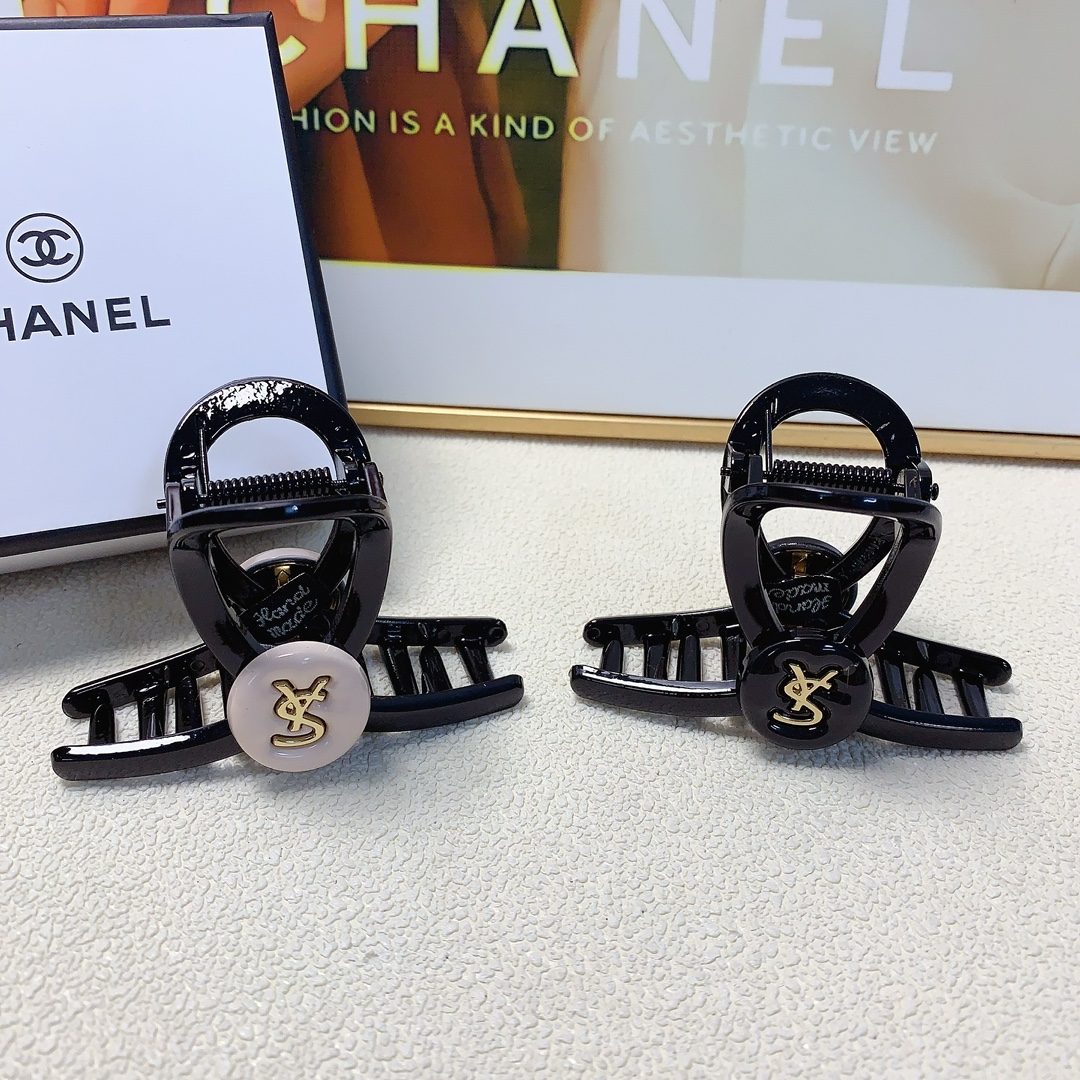 NO:281301,YSL Saint Laurent Poplar Scratch Clip New logo clip versatile temperament Everyday exquisite small items must-have items for little fairies Treasure style Recommended style for closed eyes (single) hair accessories, hairpins, saint laurent, saint laurent, hairpins19860909YSL圣罗兰 杨树林抓夹 新款logo抓夹 气质百搭 日常精致小单品 小仙女必入单品 宝藏款 闭眼入推荐款（单个）发饰,发夹,saint laurent,saint laurent,hairpins,accessory